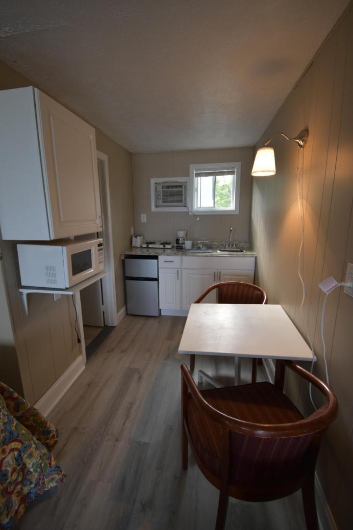 Island View Motel photo 25