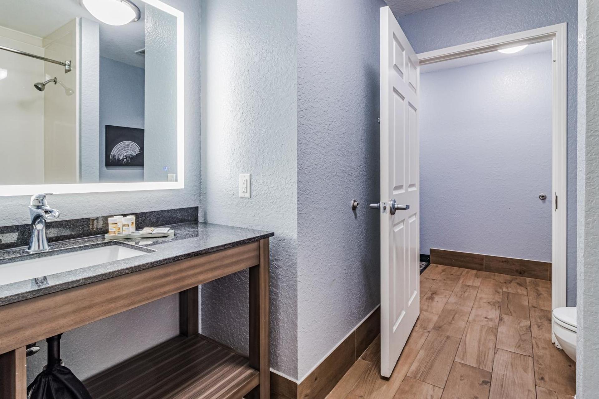 La Quinta by Wyndham Tomball photo 25