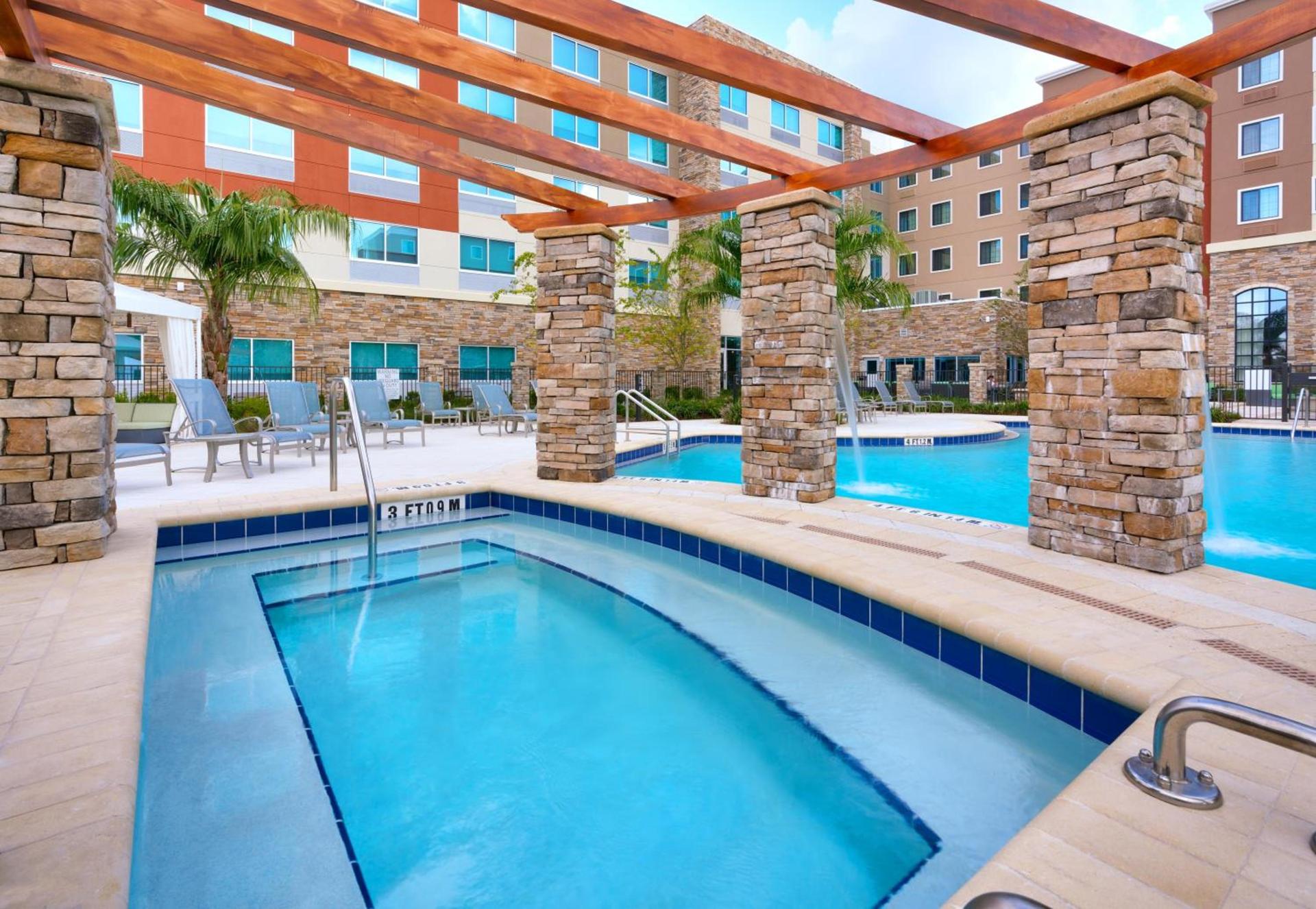 Holiday Inn Express & Suites - Gainesville I-75 by IHG photo 6