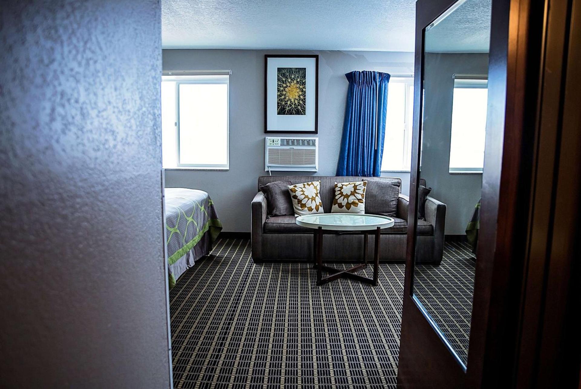 Super 8 by Wyndham Holbrook photo 16