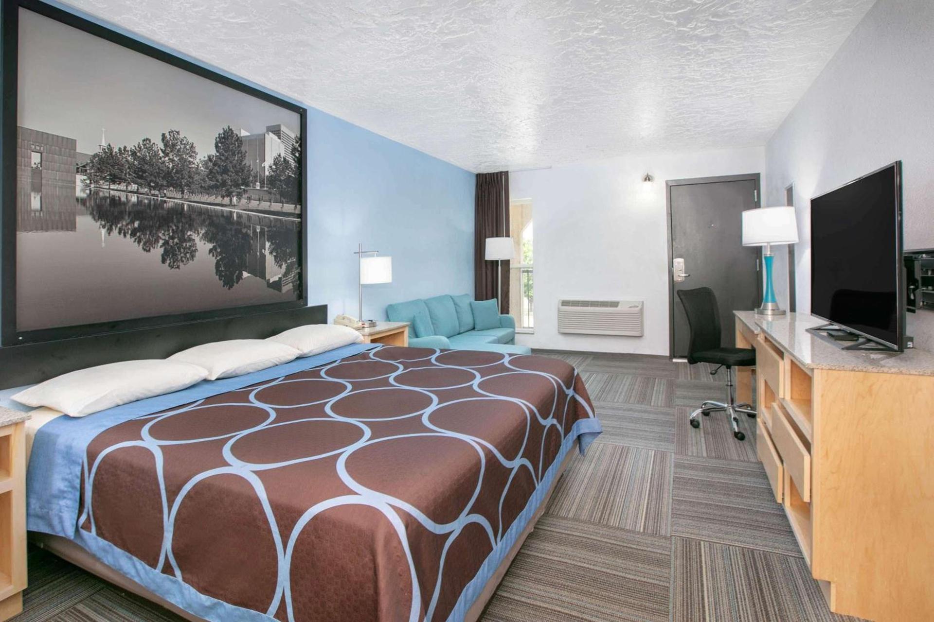 Super 8 by Wyndham City of Moore photo 7