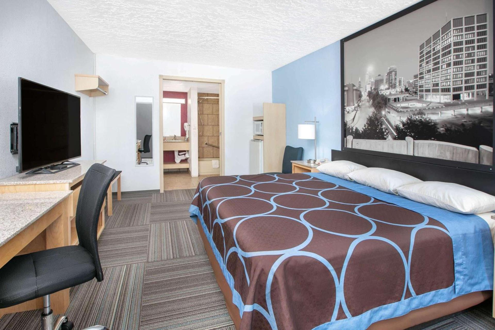 Super 8 by Wyndham City of Moore photo 4