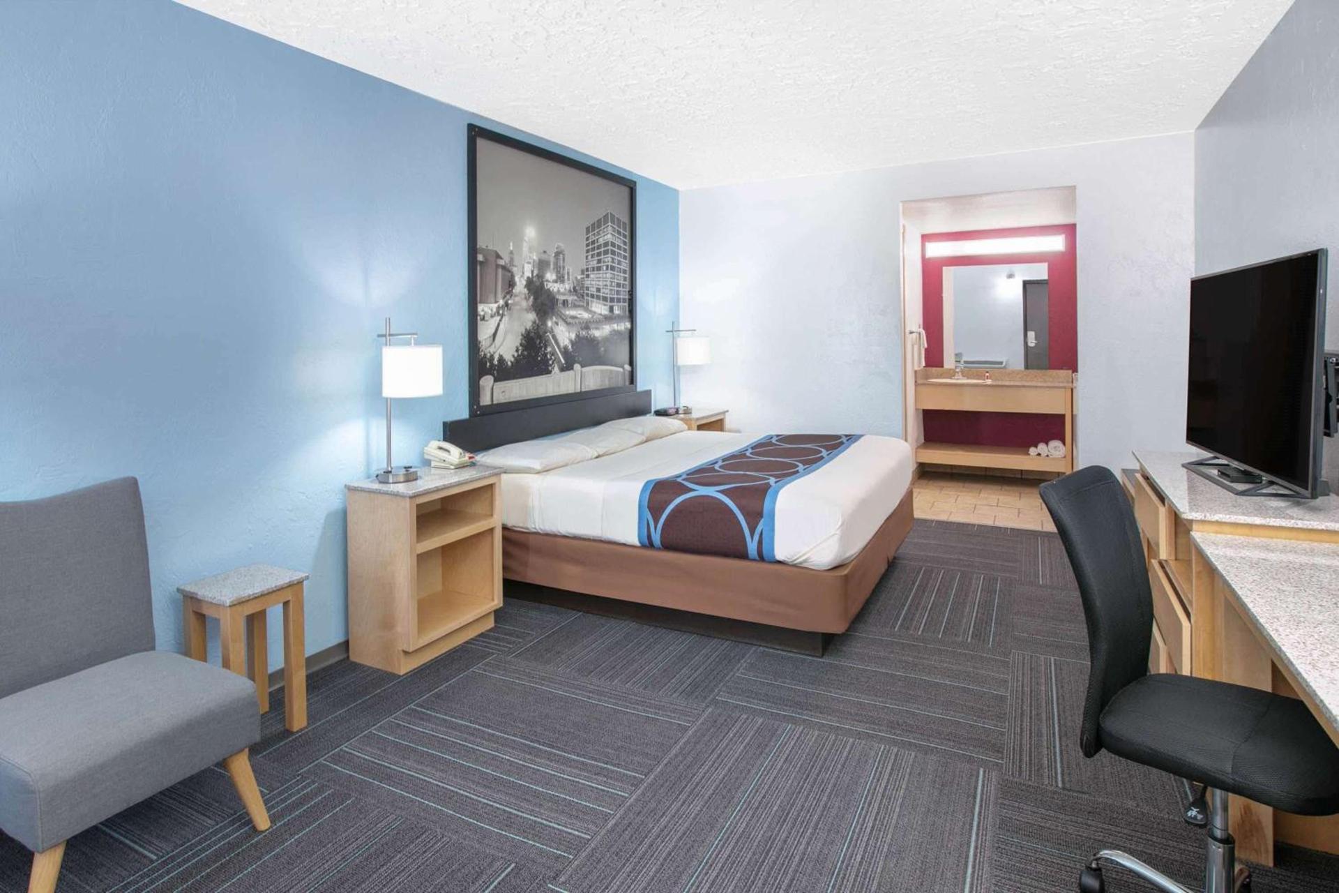 Super 8 by Wyndham City of Moore photo 8