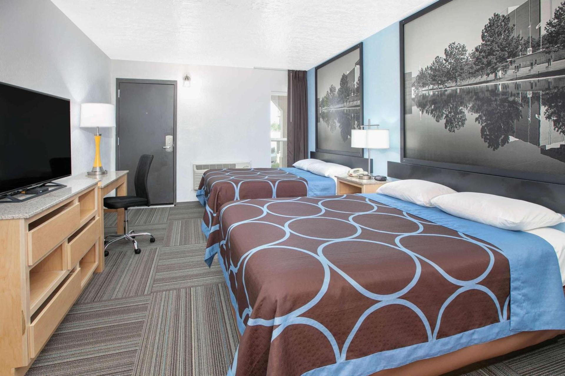 Super 8 by Wyndham City of Moore photo 12