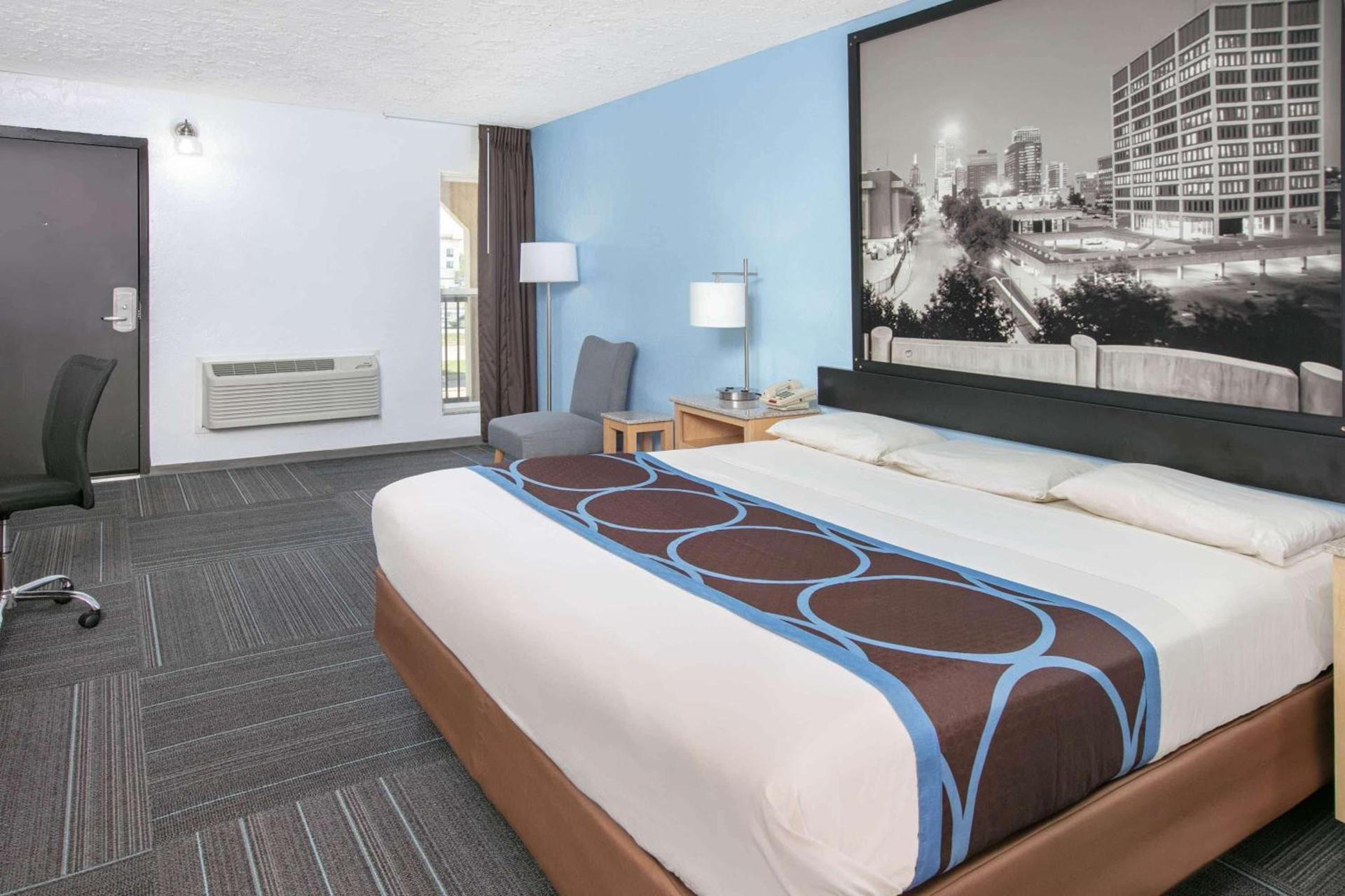 Super 8 by Wyndham City of Moore photo 9