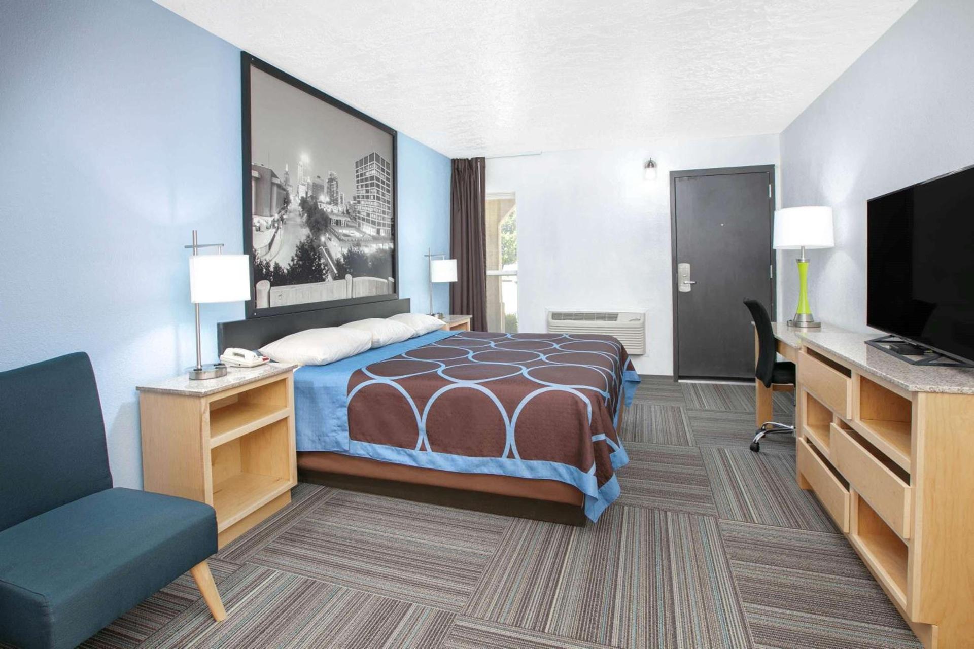 Super 8 by Wyndham City of Moore photo 13