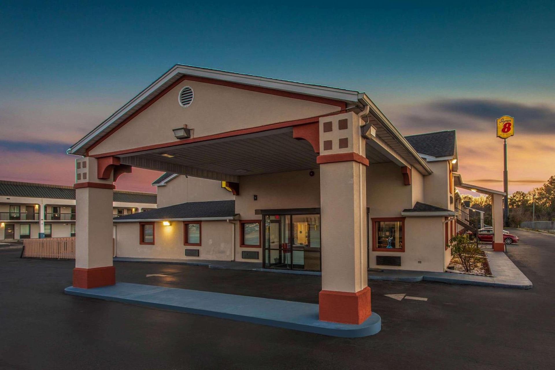 Super 8 by Wyndham Florence — hotel in Florence