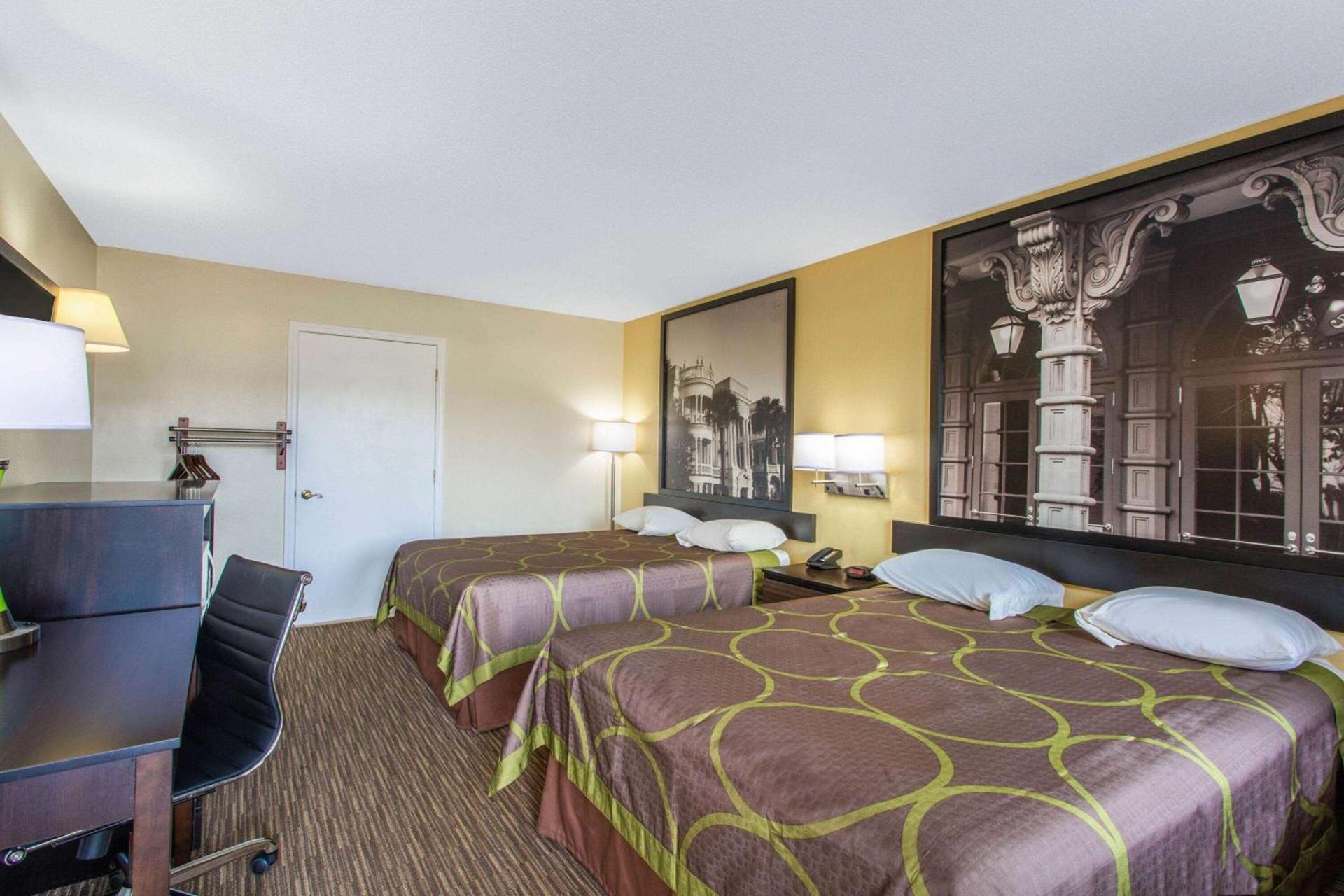 Super 8 by Wyndham Florence photo 11