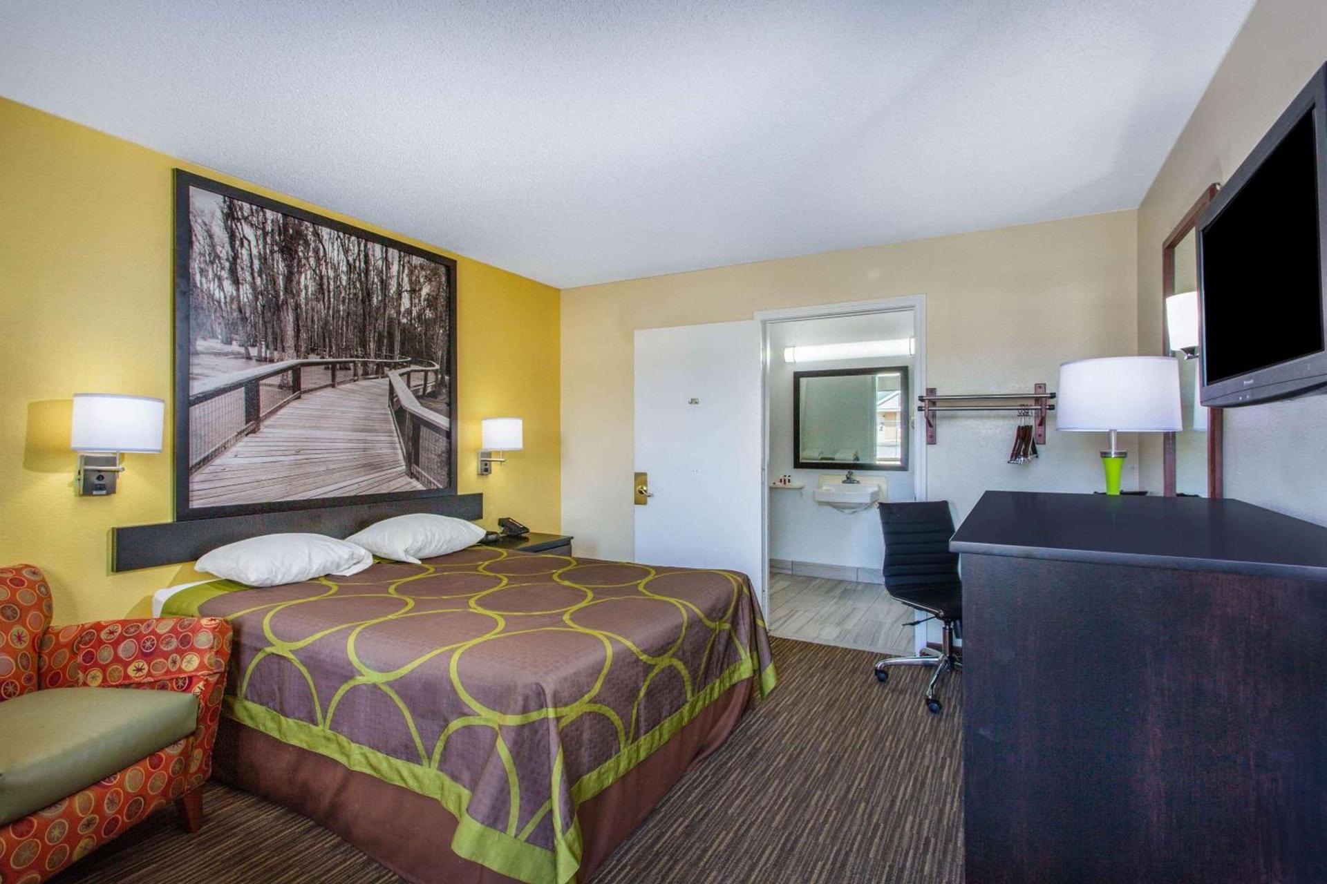 Super 8 by Wyndham Florence photo 12