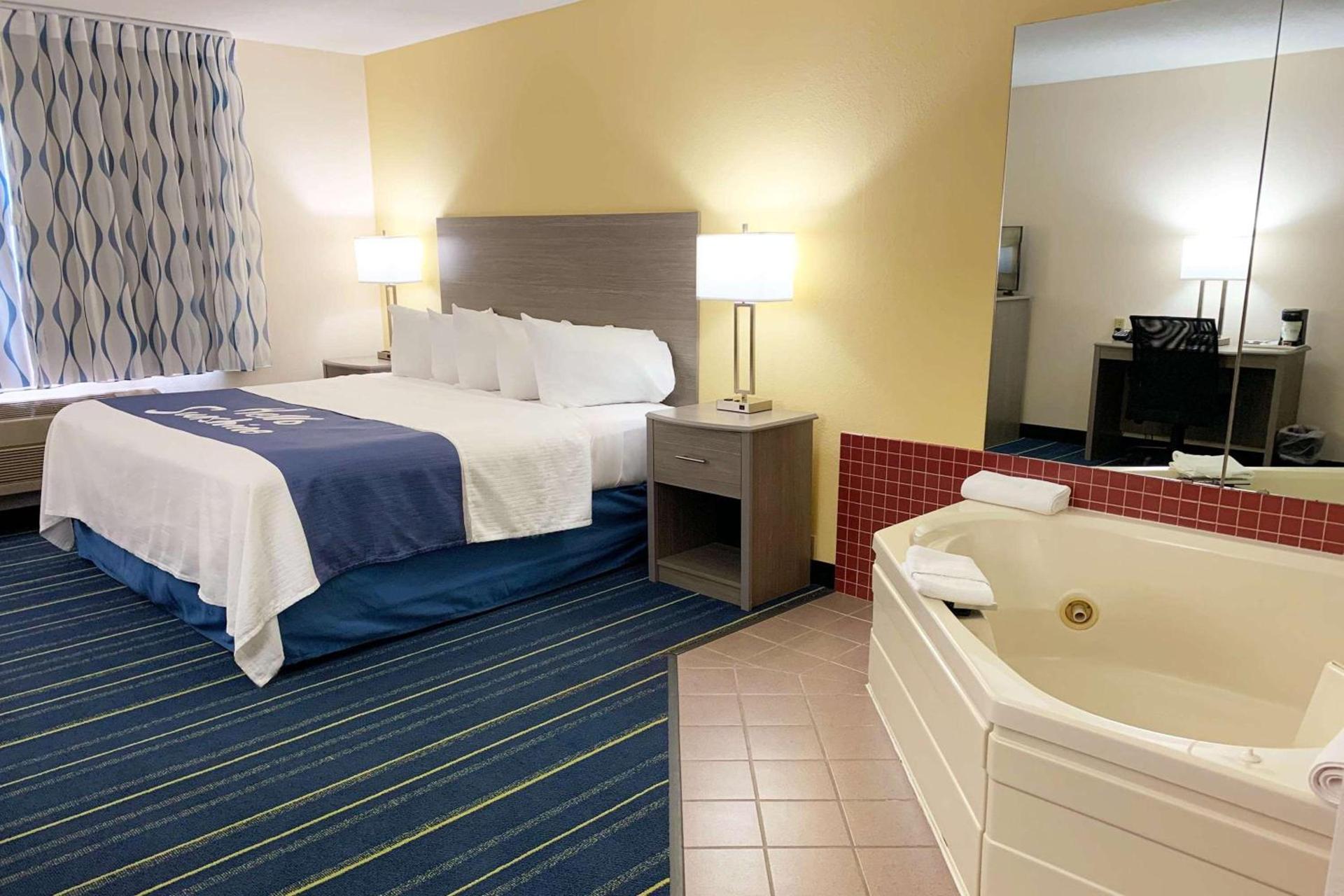 Days Inn by Wyndham Hinckley photo 4