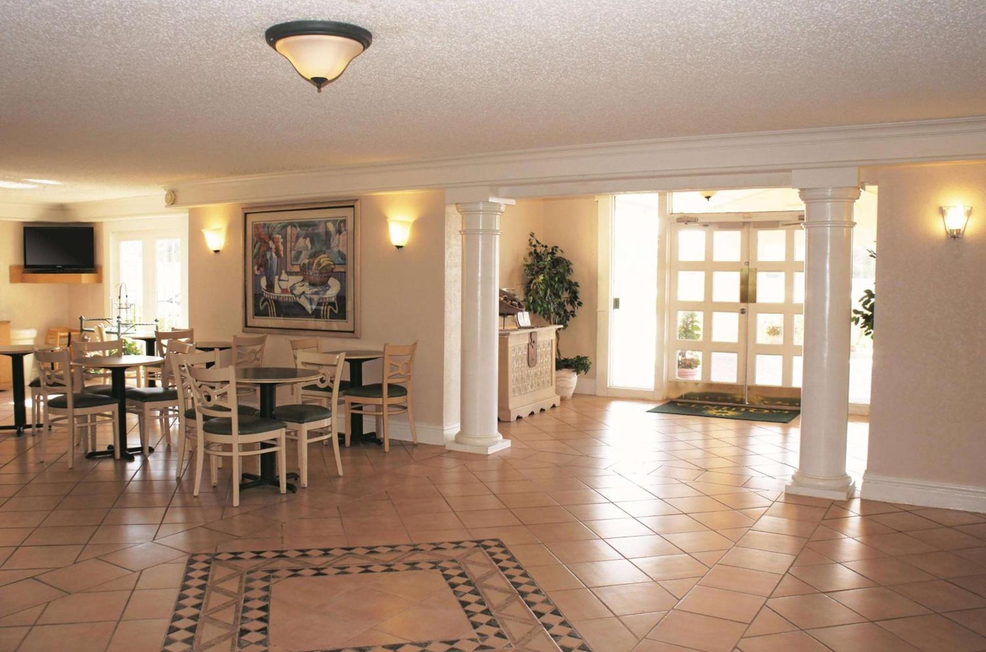 La Quinta Inn by Wyndham Clute Lake Jackson photo 28