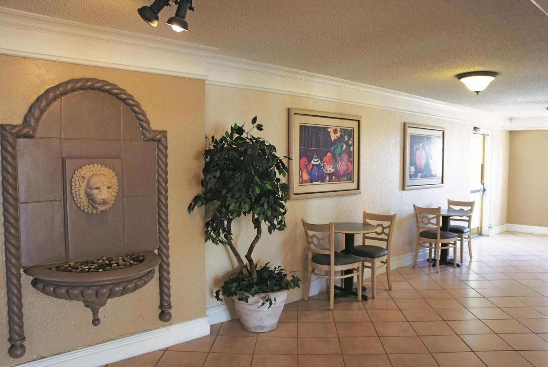 La Quinta Inn by Wyndham Clute Lake Jackson photo 30