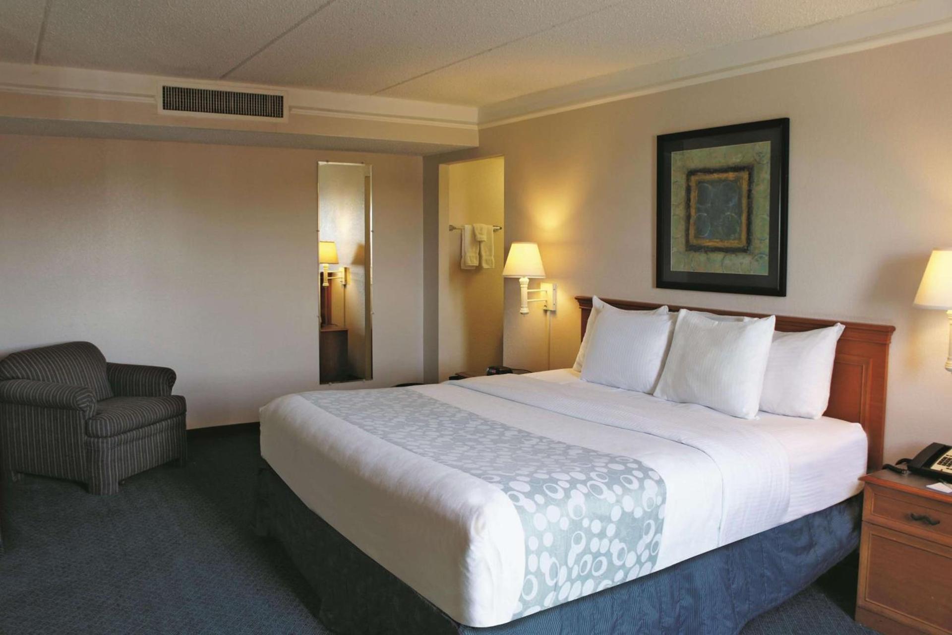 La Quinta Inn by Wyndham Clute Lake Jackson photo 34