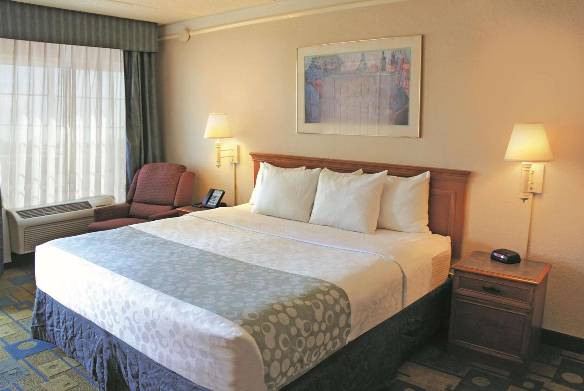 La Quinta Inn by Wyndham Clute Lake Jackson photo 35