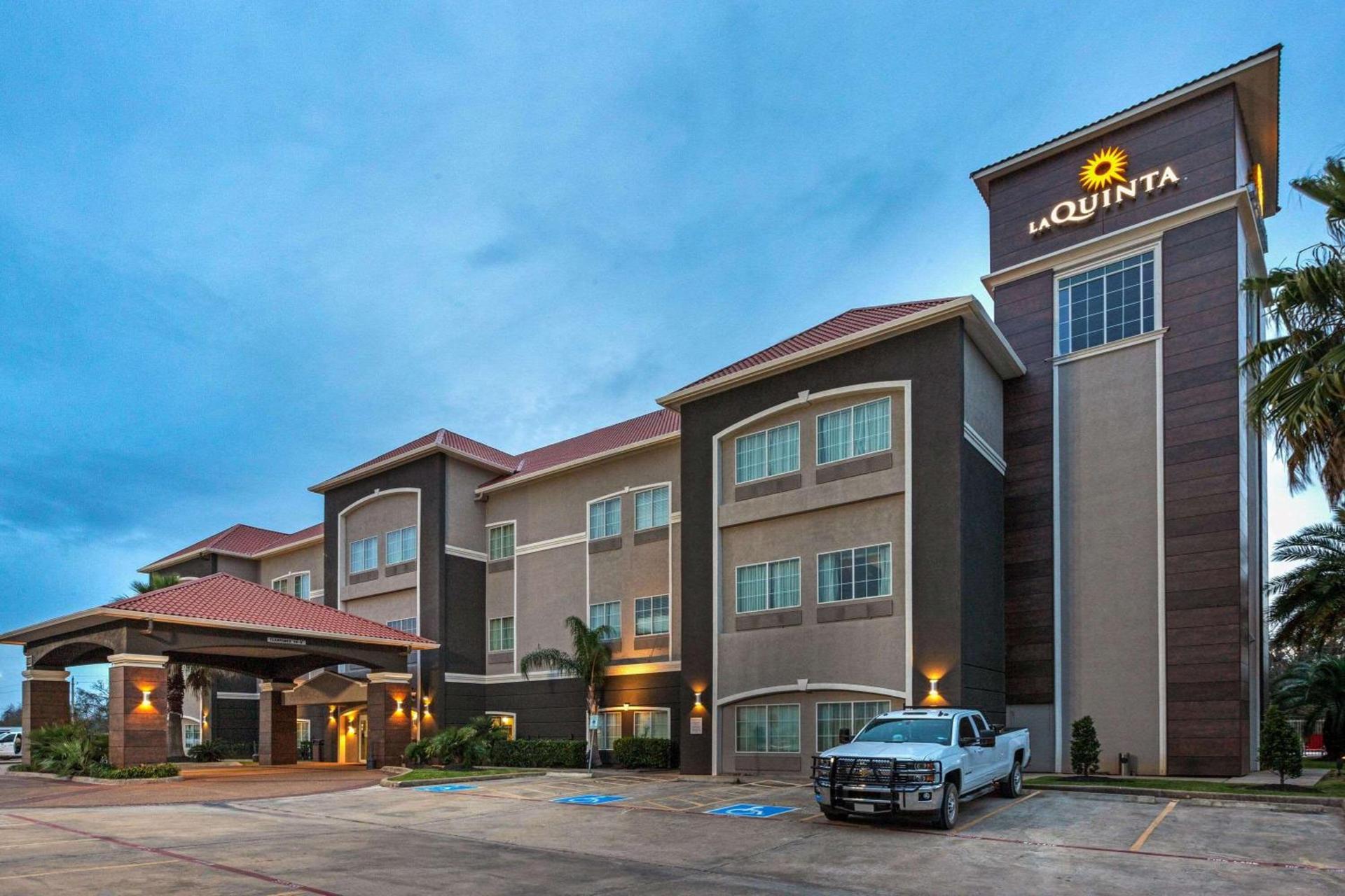 La Quinta by Wyndham Alvin photo 4