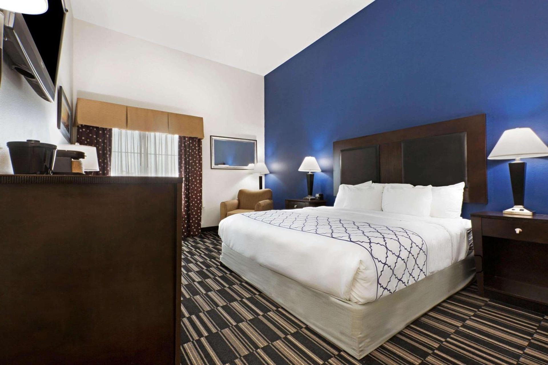 La Quinta by Wyndham Alvin photo 20
