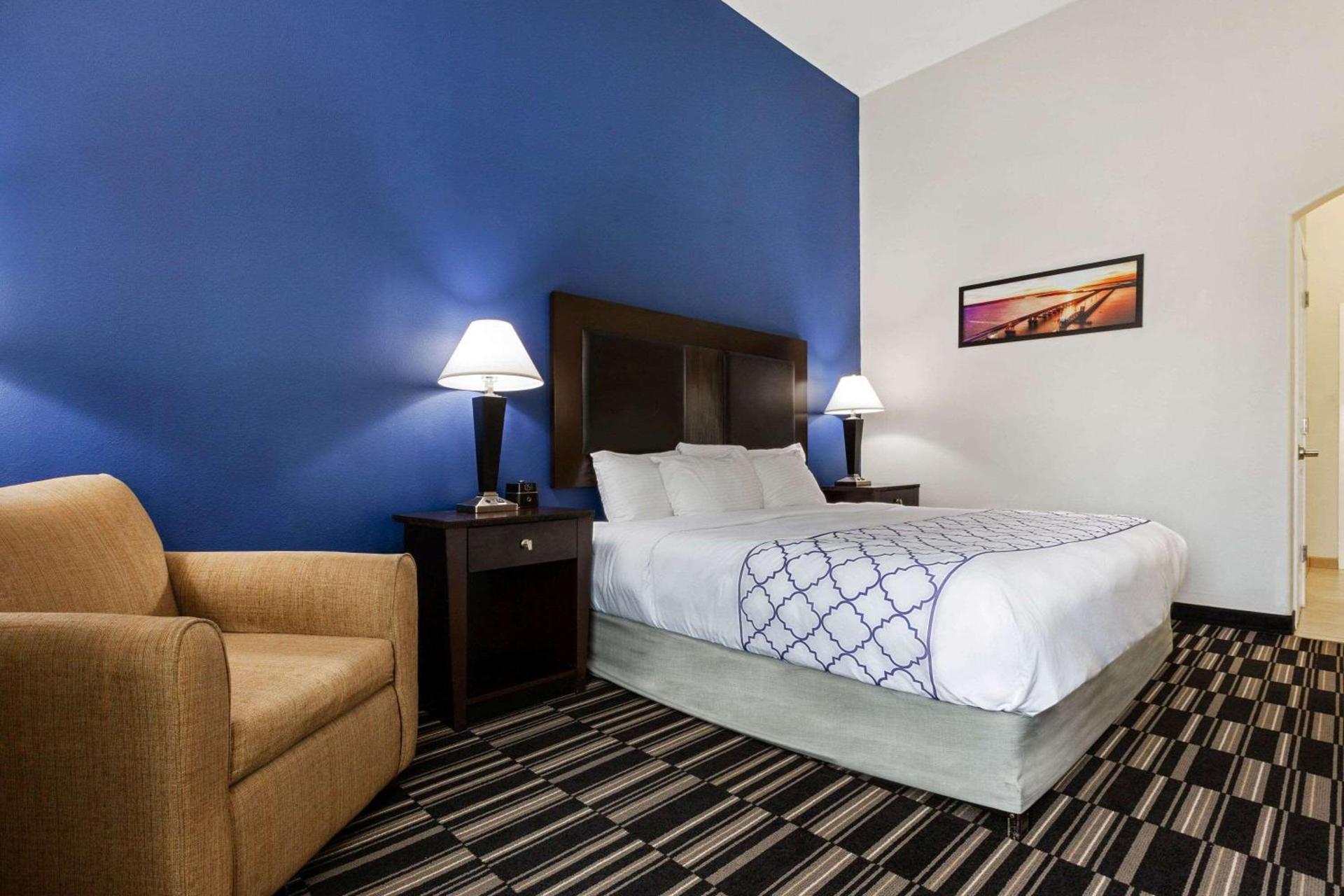 La Quinta by Wyndham Alvin photo 21