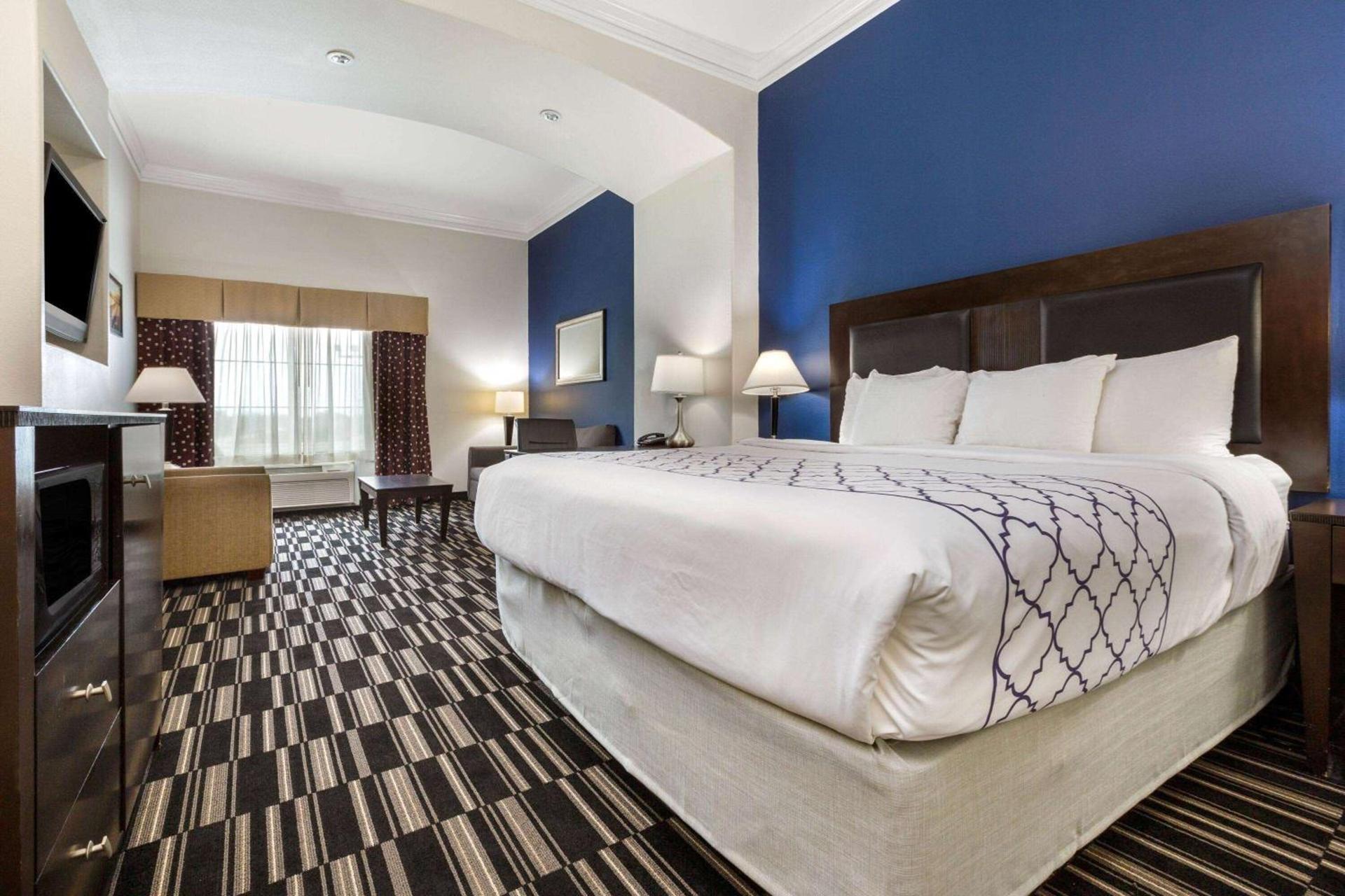 La Quinta by Wyndham Alvin photo 22