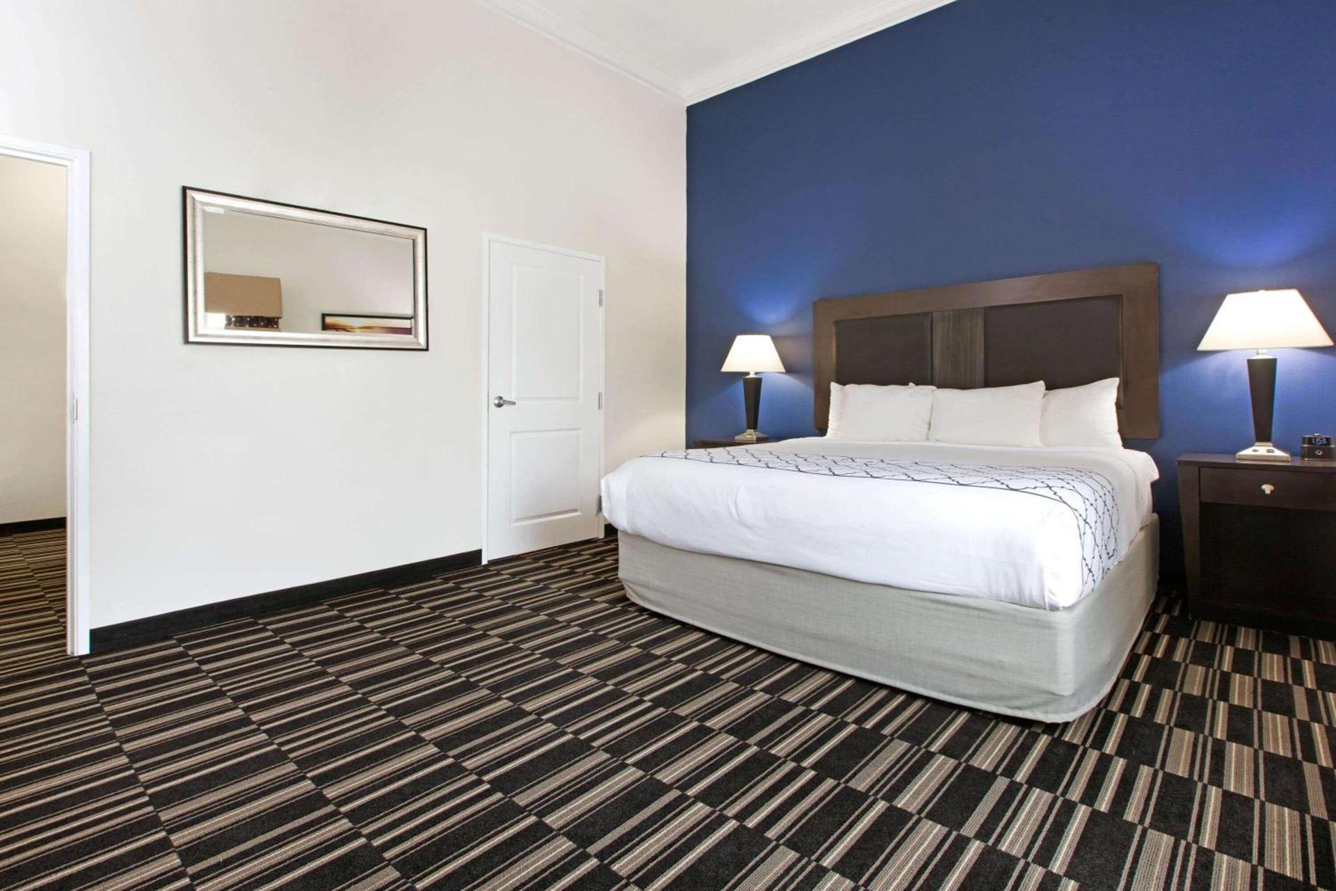 La Quinta by Wyndham Alvin photo 25