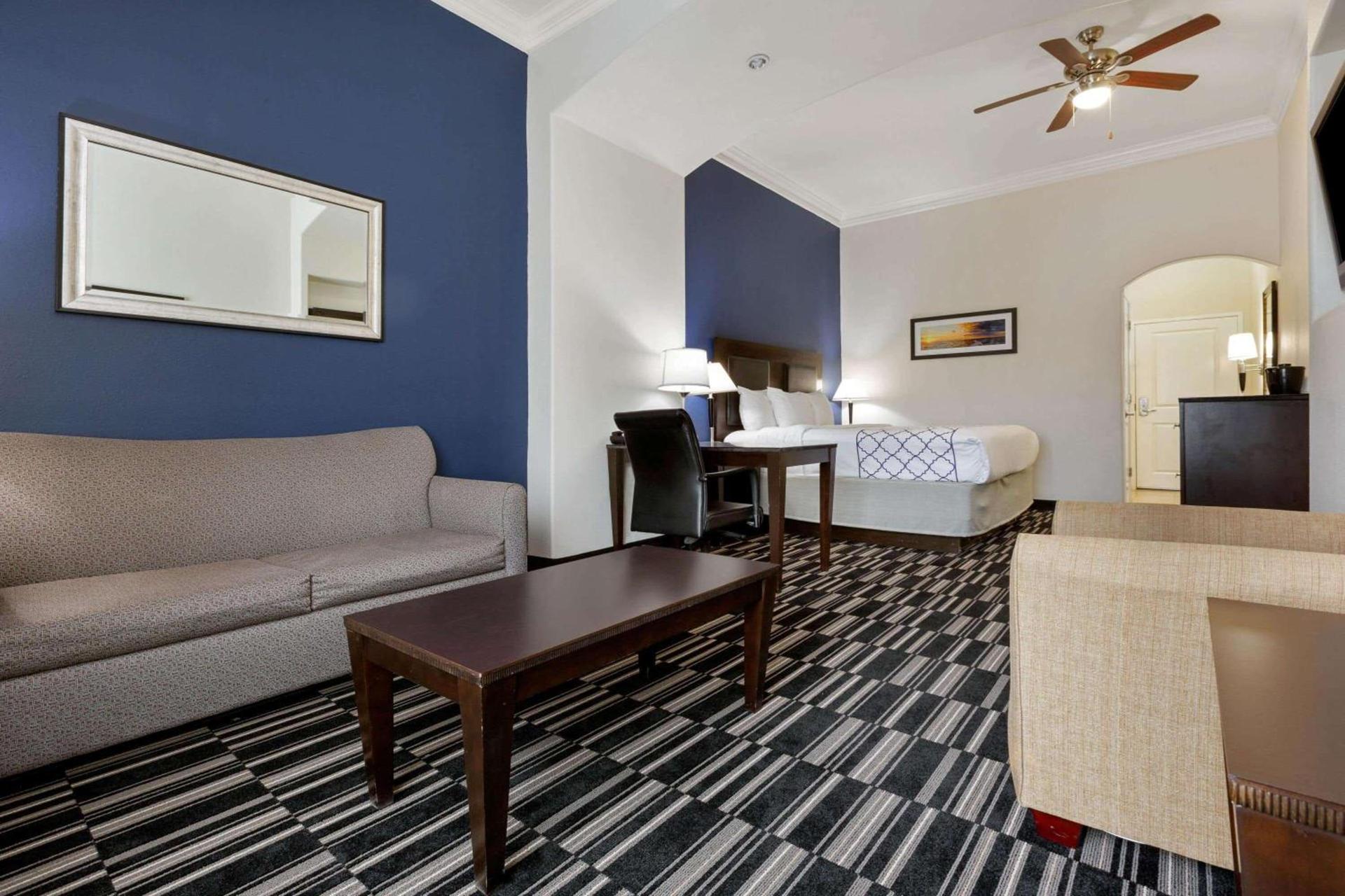 La Quinta by Wyndham Alvin photo 23