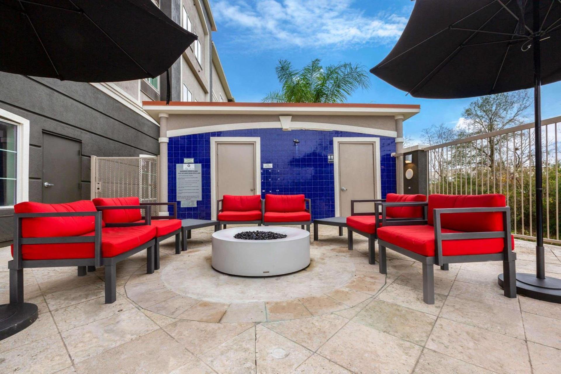 La Quinta by Wyndham Alvin photo 17