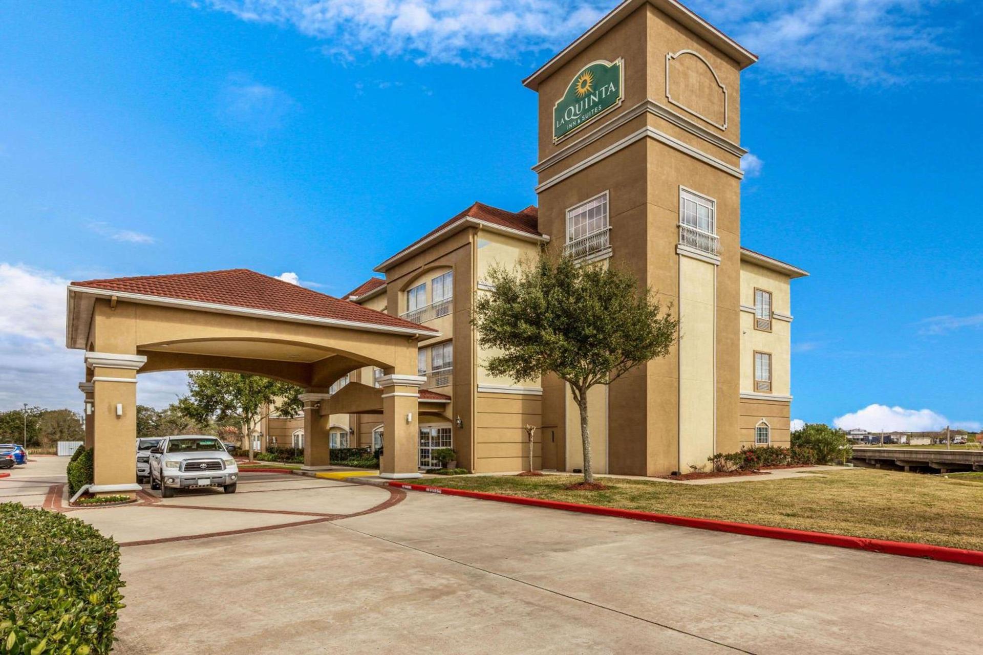 La Quinta by Wyndham Angleton photo 2