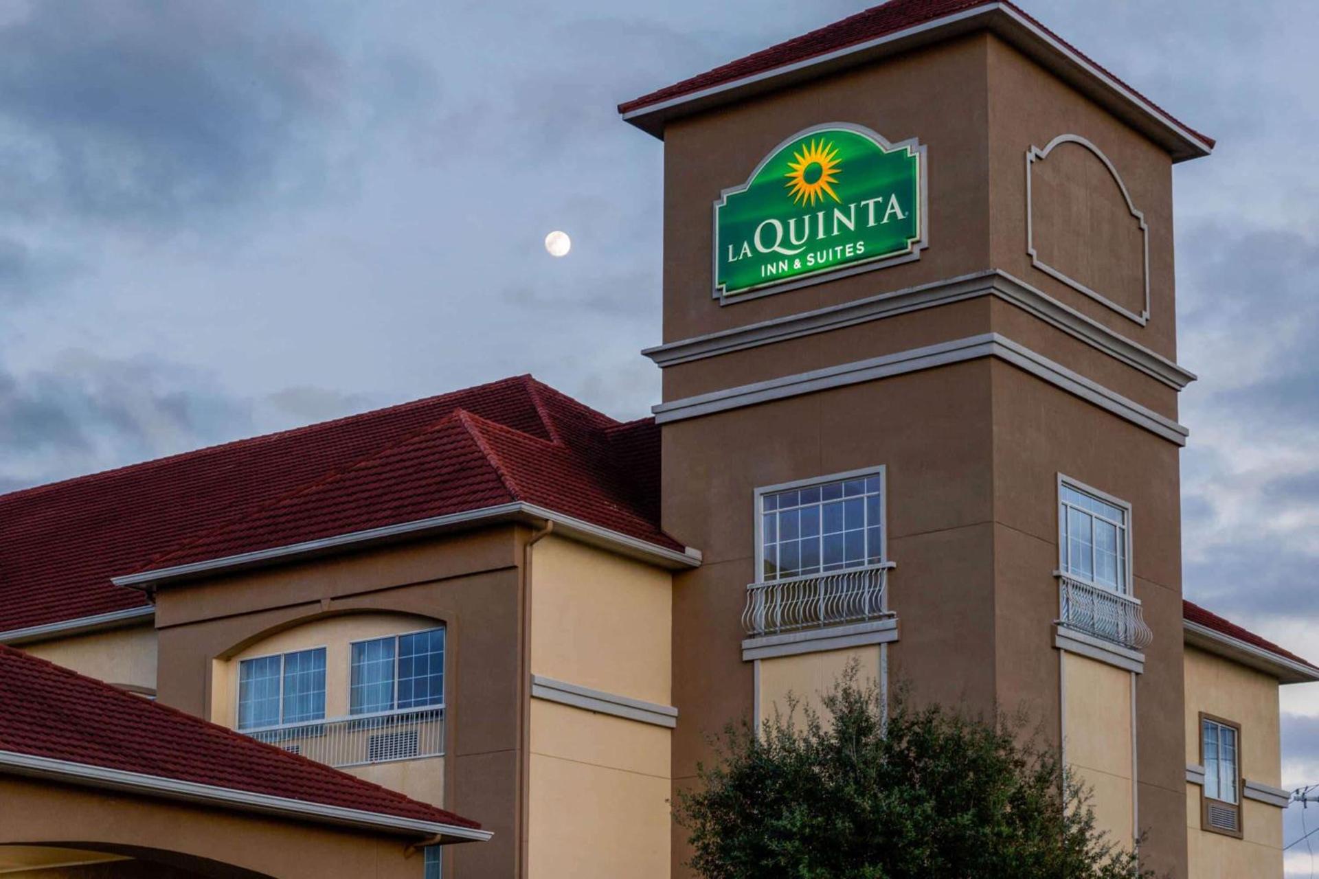 La Quinta by Wyndham Angleton photo 5