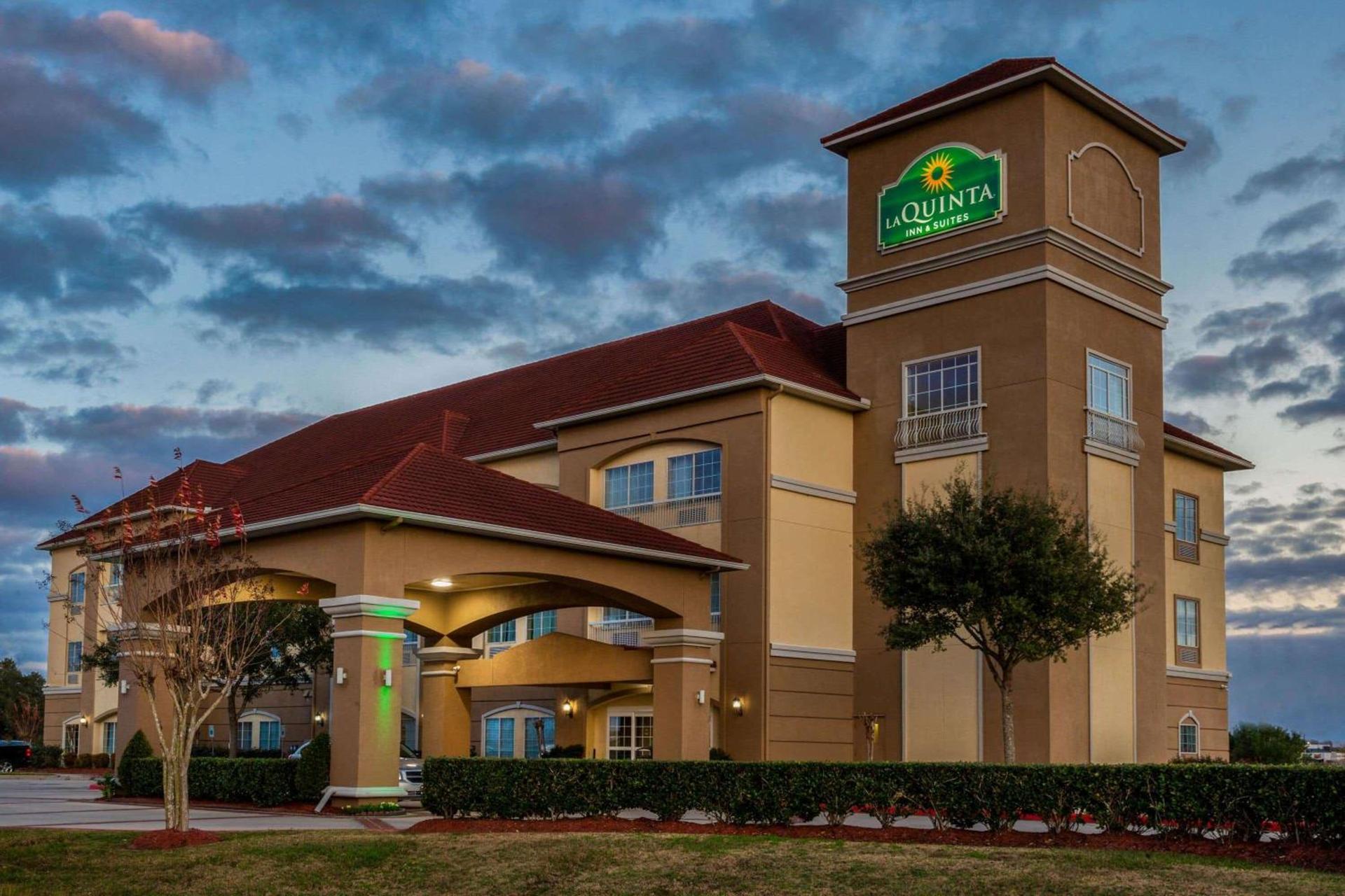 La Quinta by Wyndham Angleton photo 3