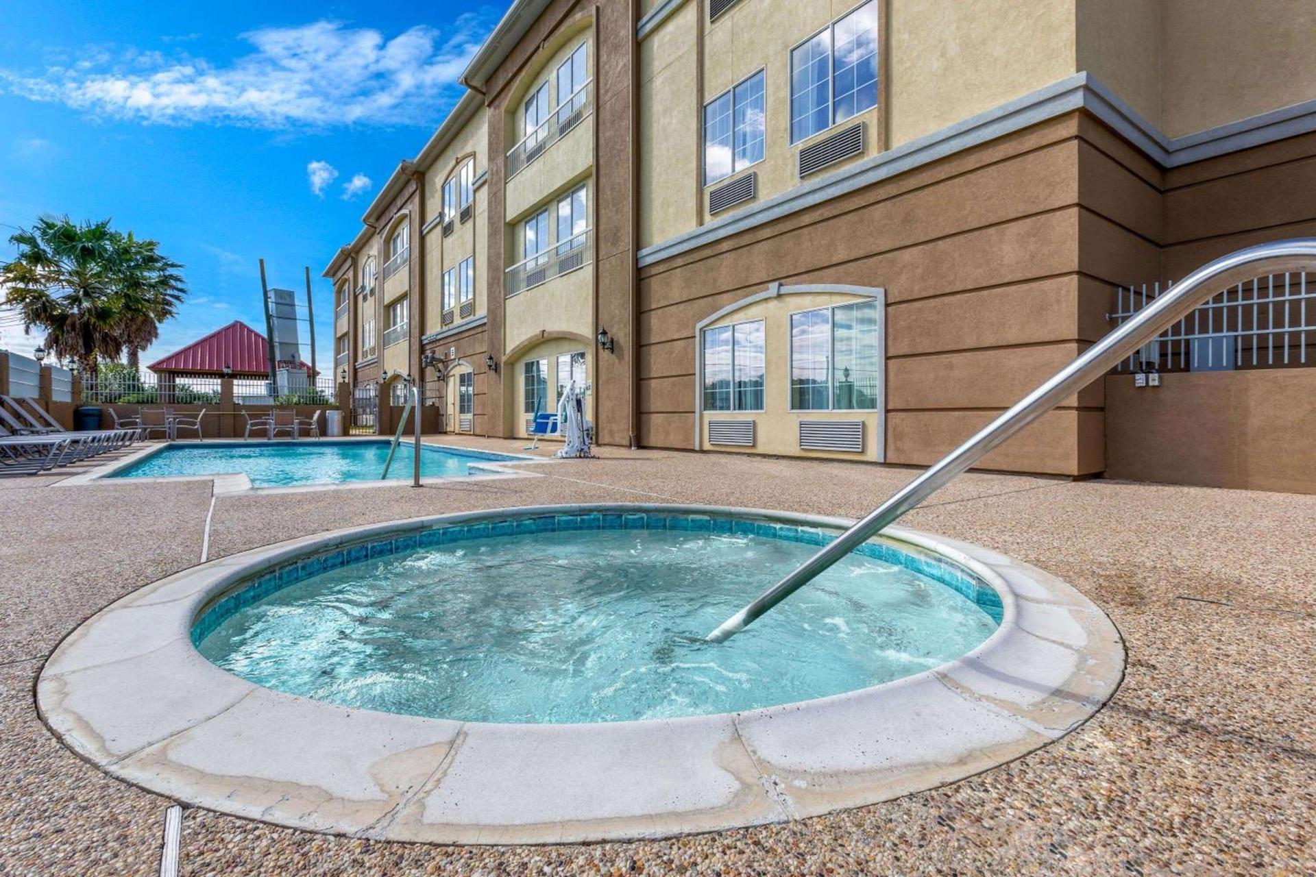 La Quinta by Wyndham Angleton photo 29
