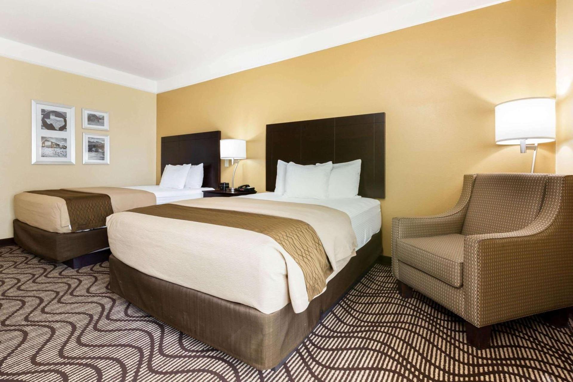 La Quinta by Wyndham Angleton photo 23