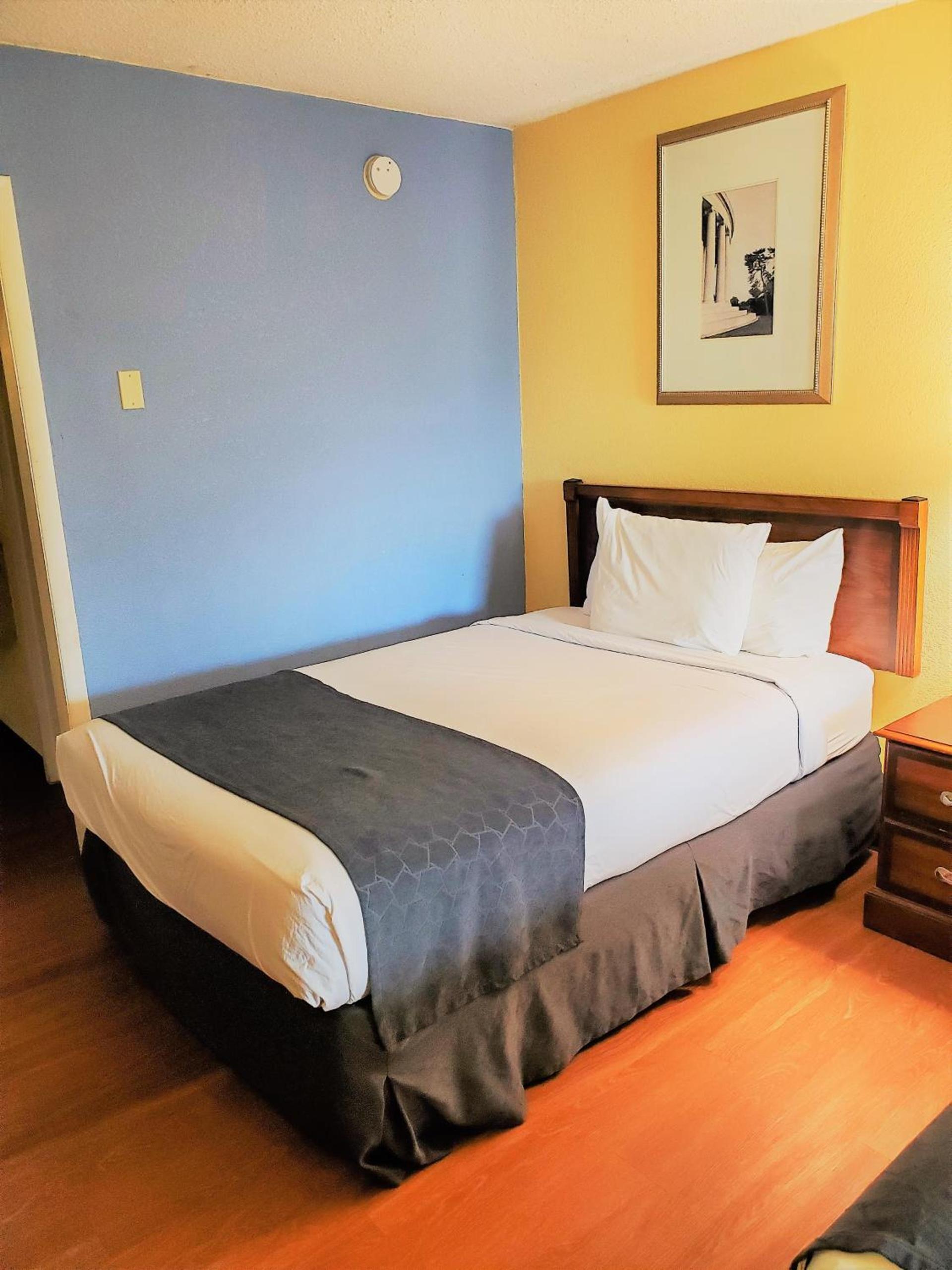 Days Inn by Wyndham Towson photo 30
