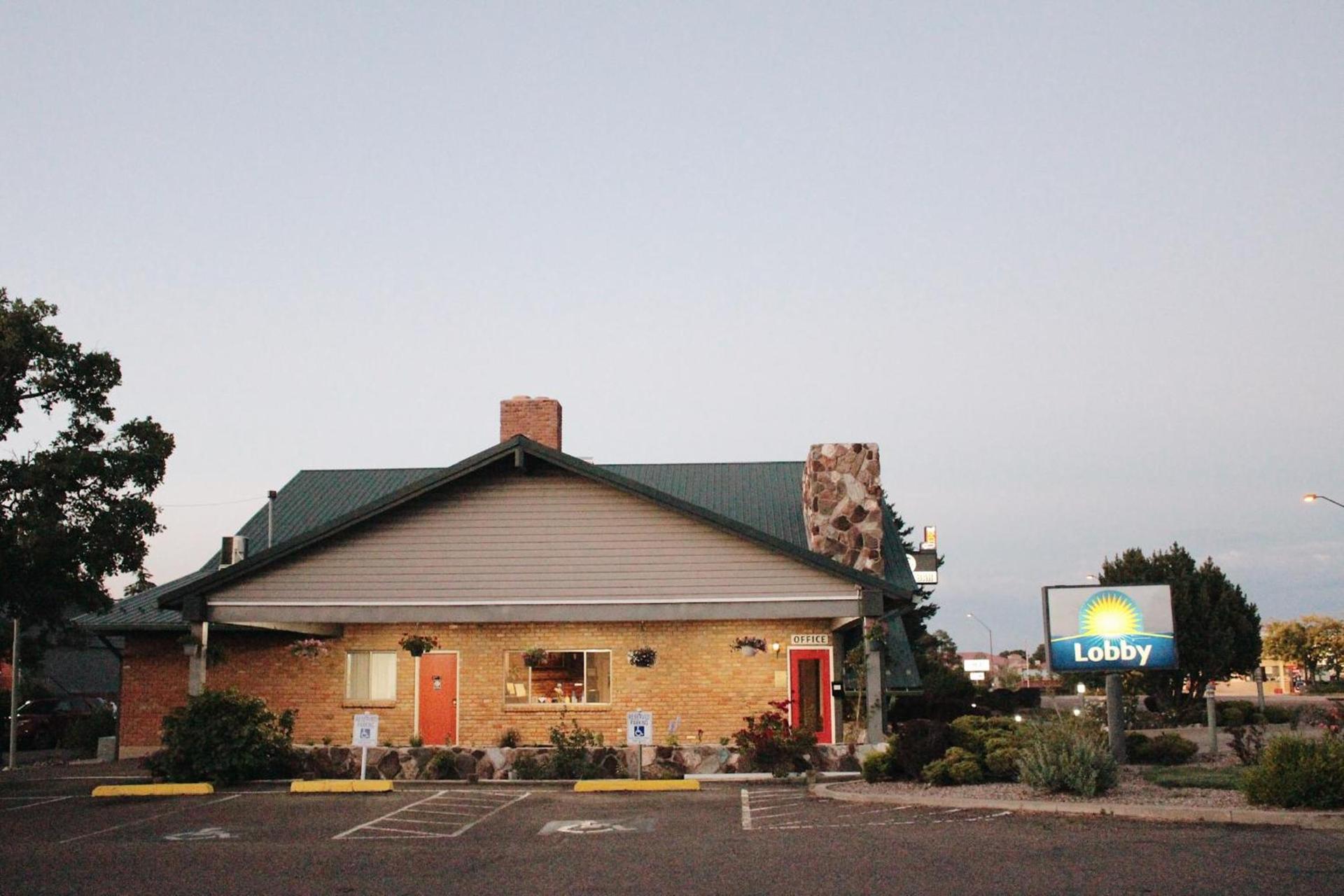 Days Inn by Wyndham Show Low photo 22