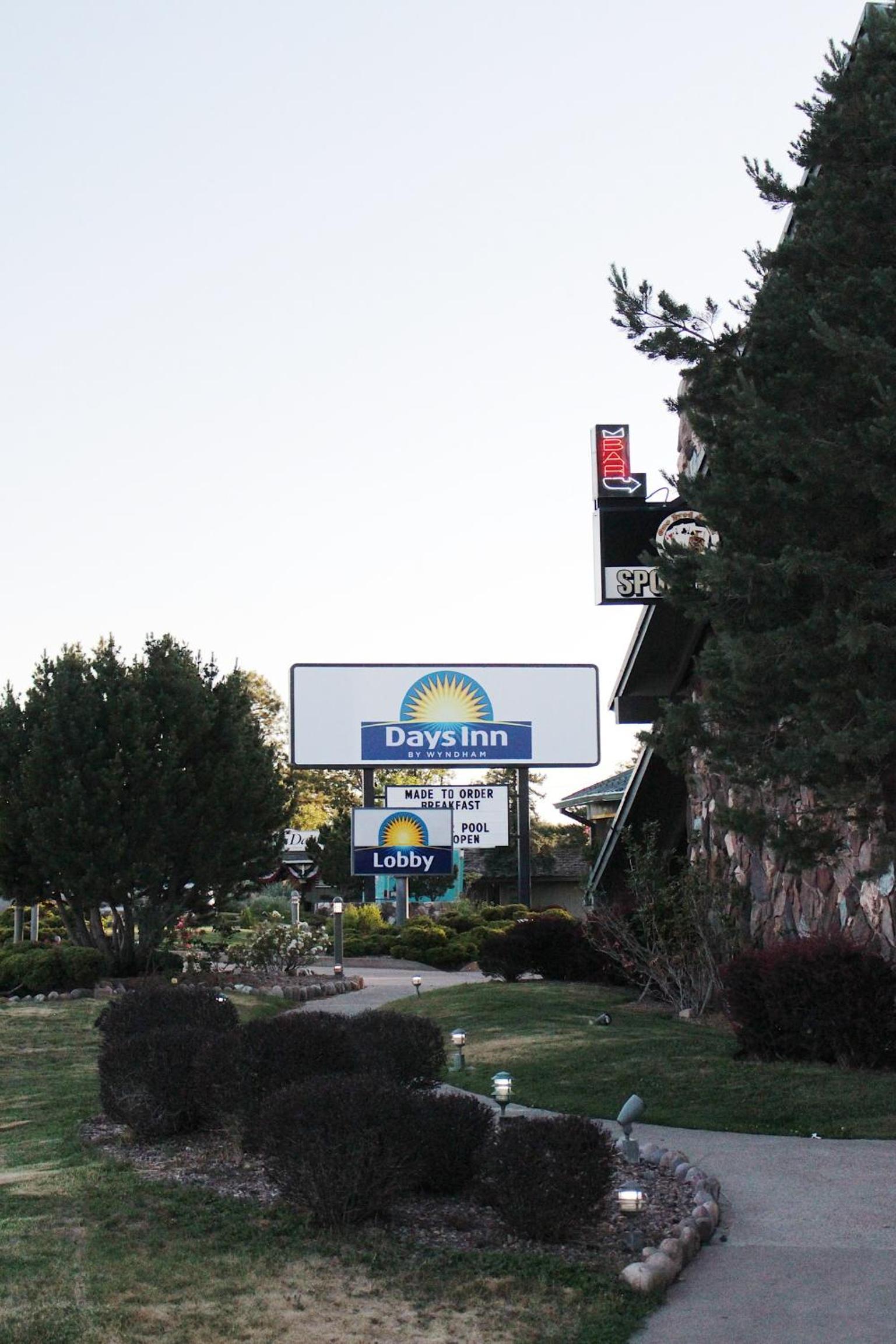 Days Inn by Wyndham Show Low photo 11