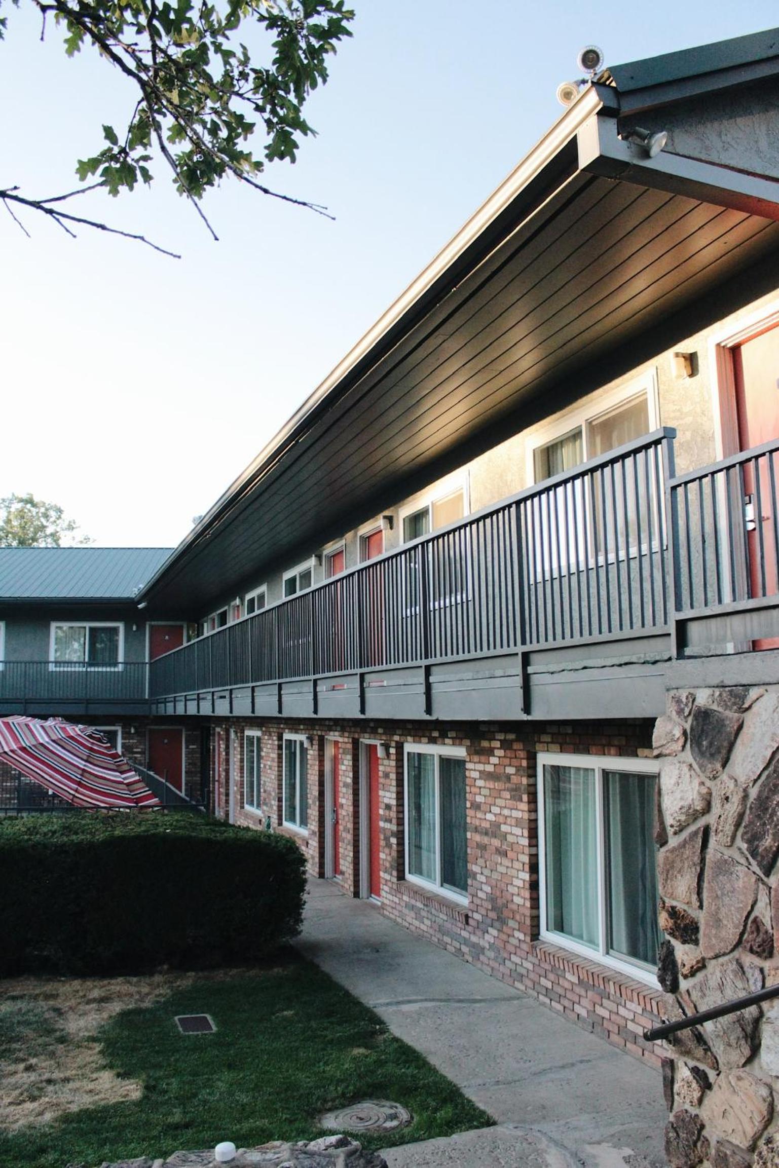 Days Inn by Wyndham Show Low photo 44