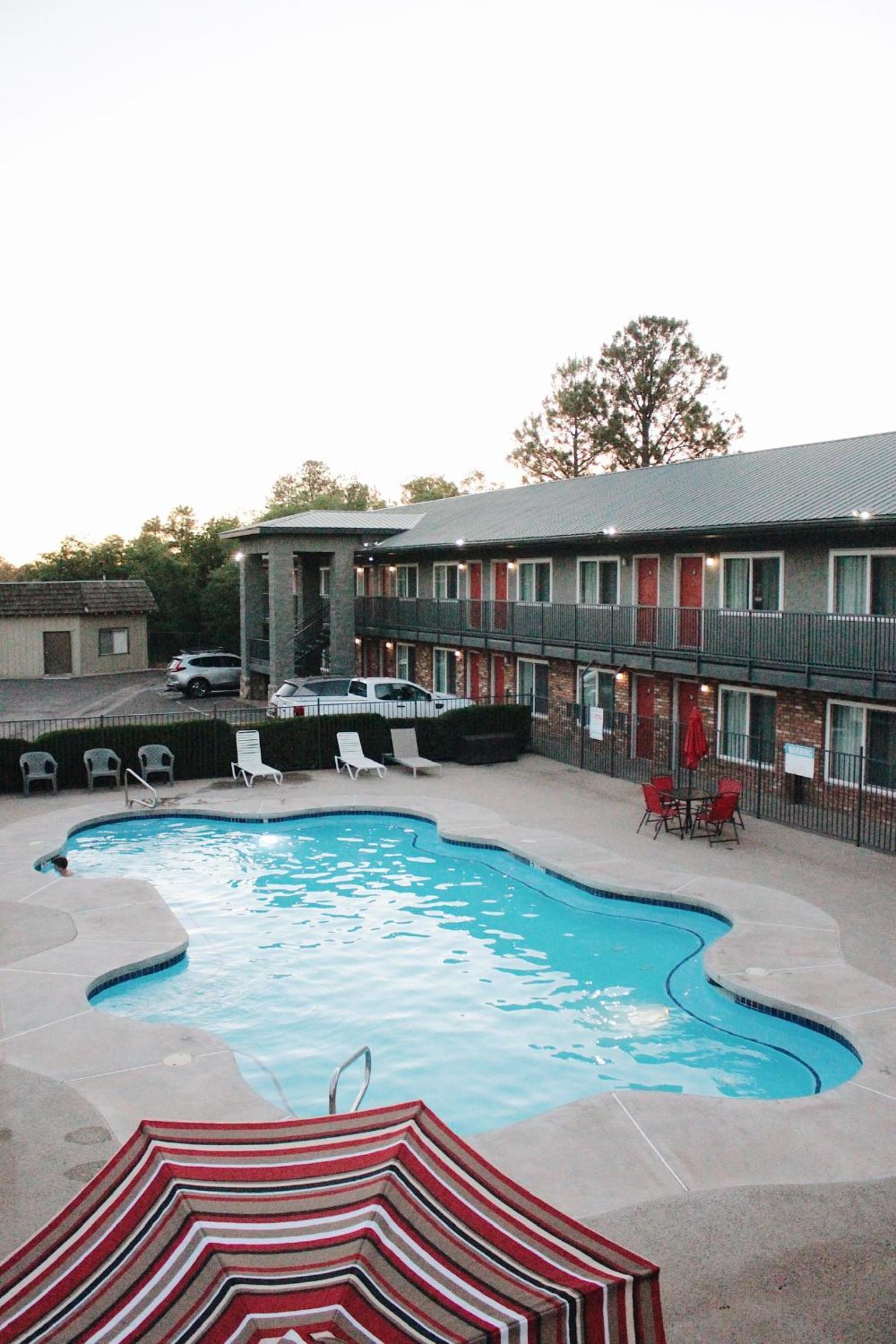 Days Inn by Wyndham Show Low photo 54