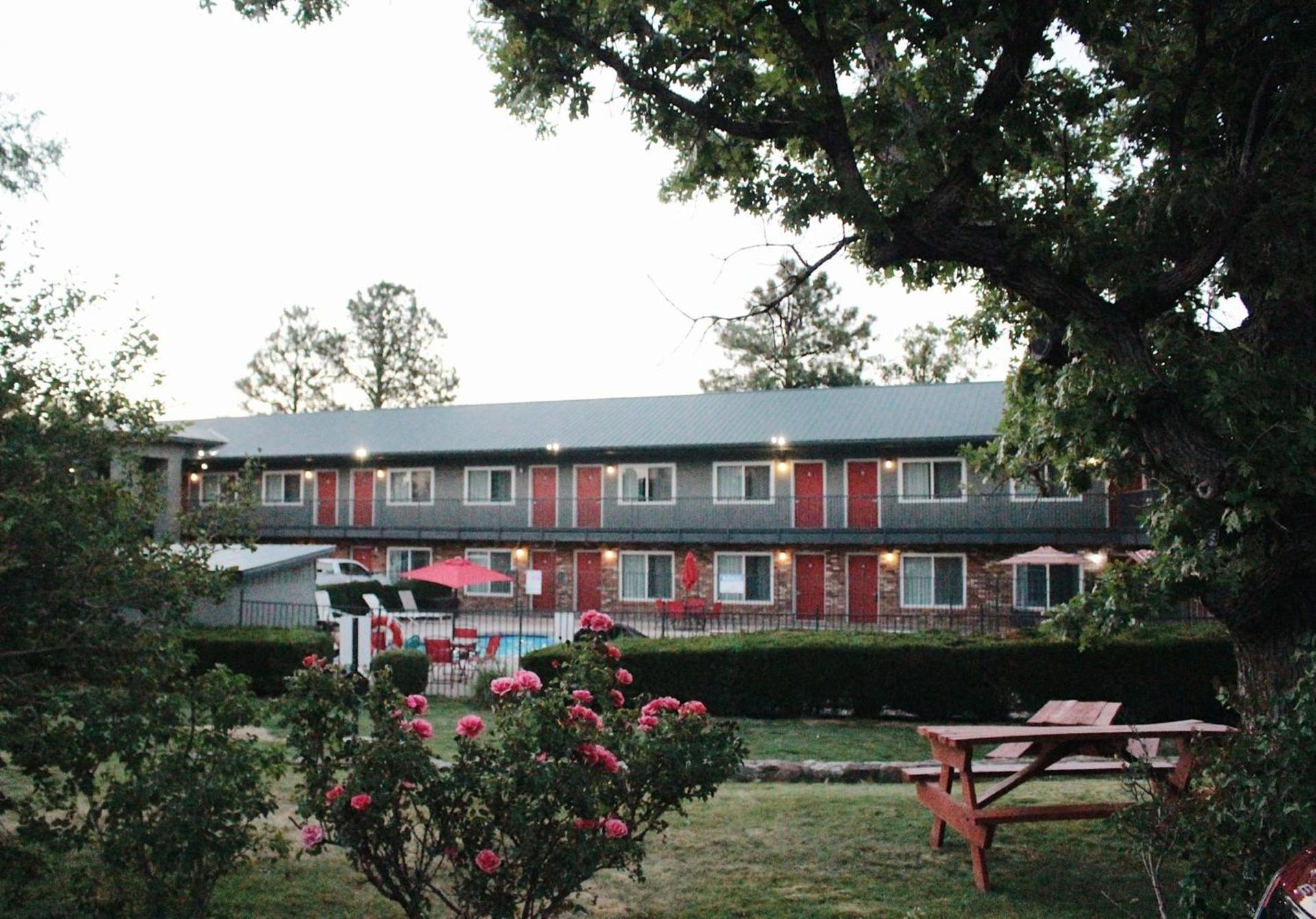 Days Inn by Wyndham Show Low photo 42