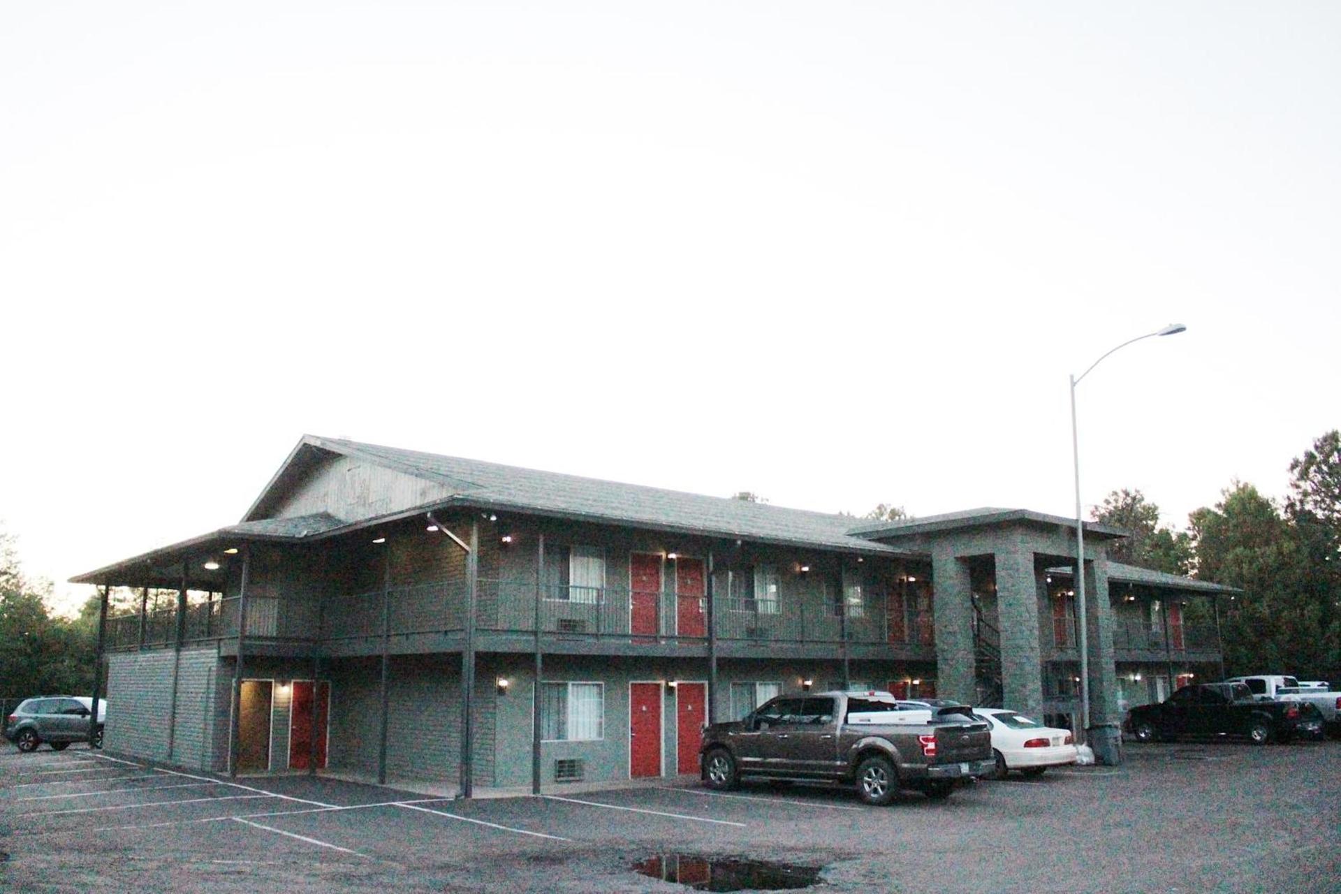 Days Inn by Wyndham Show Low photo 41