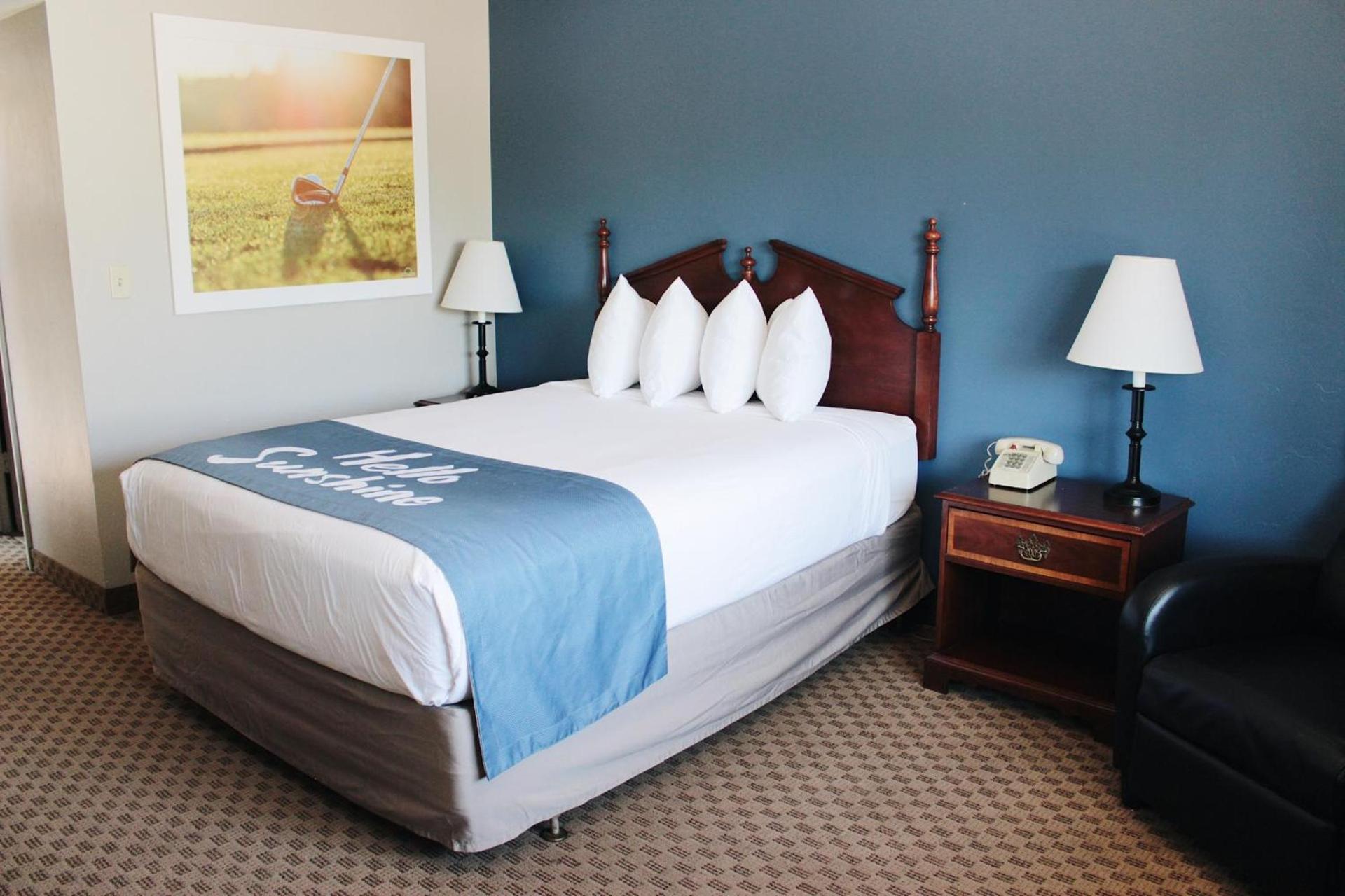 Days Inn by Wyndham Show Low photo 38