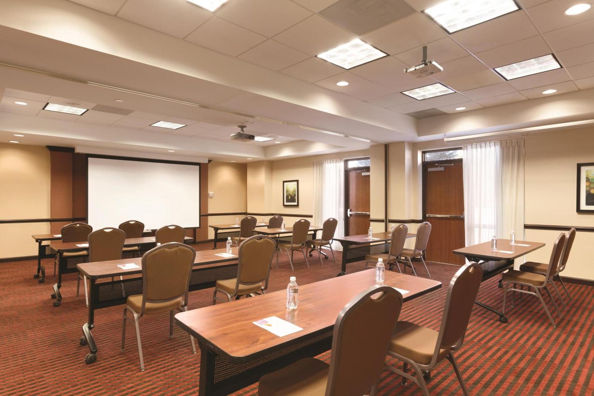 Hyatt Place Chicago - Lombard/Oak Brook photo 4