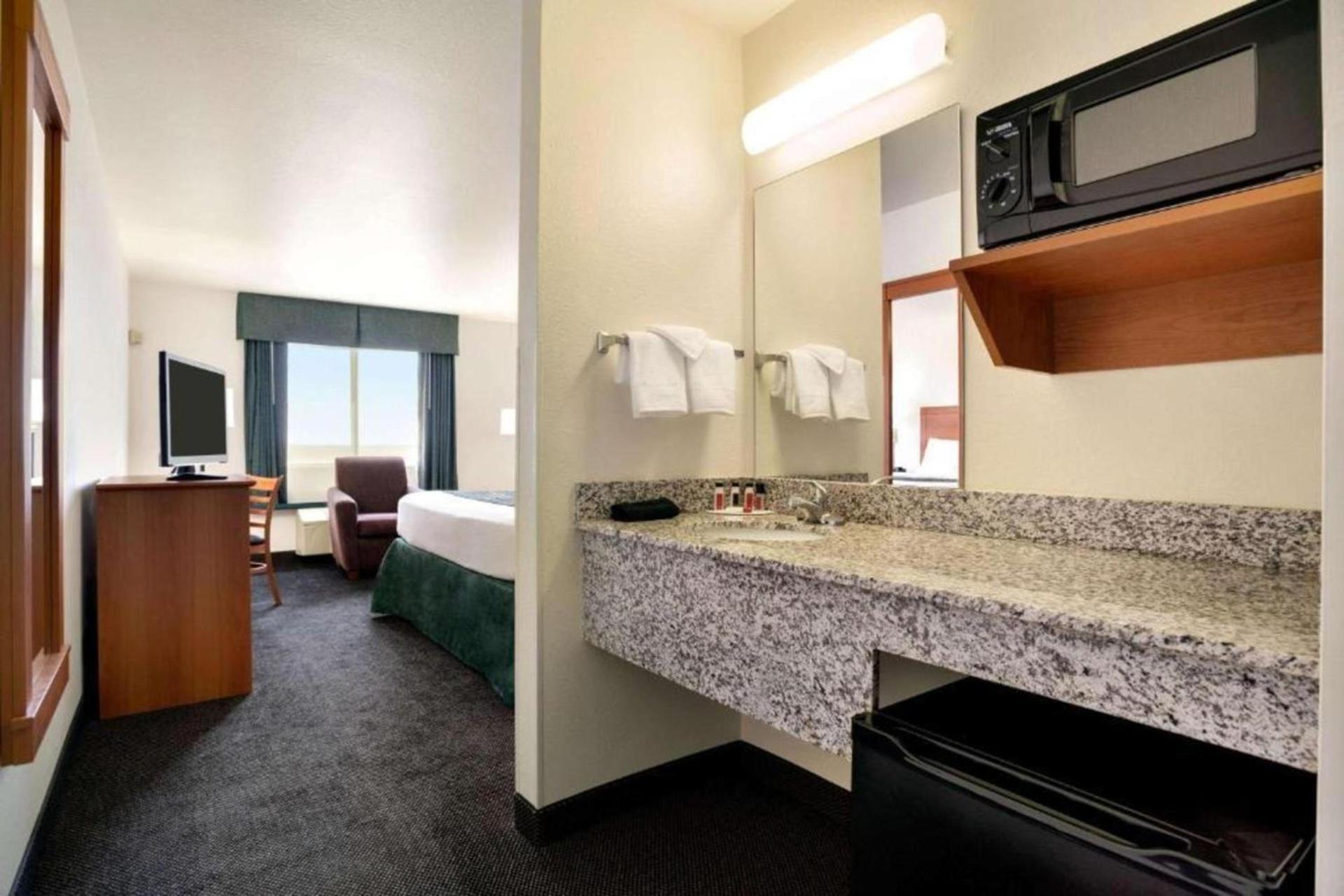 Travelodge by Wyndham Bill WY Thunder Basin Ntl Grassland photo 17