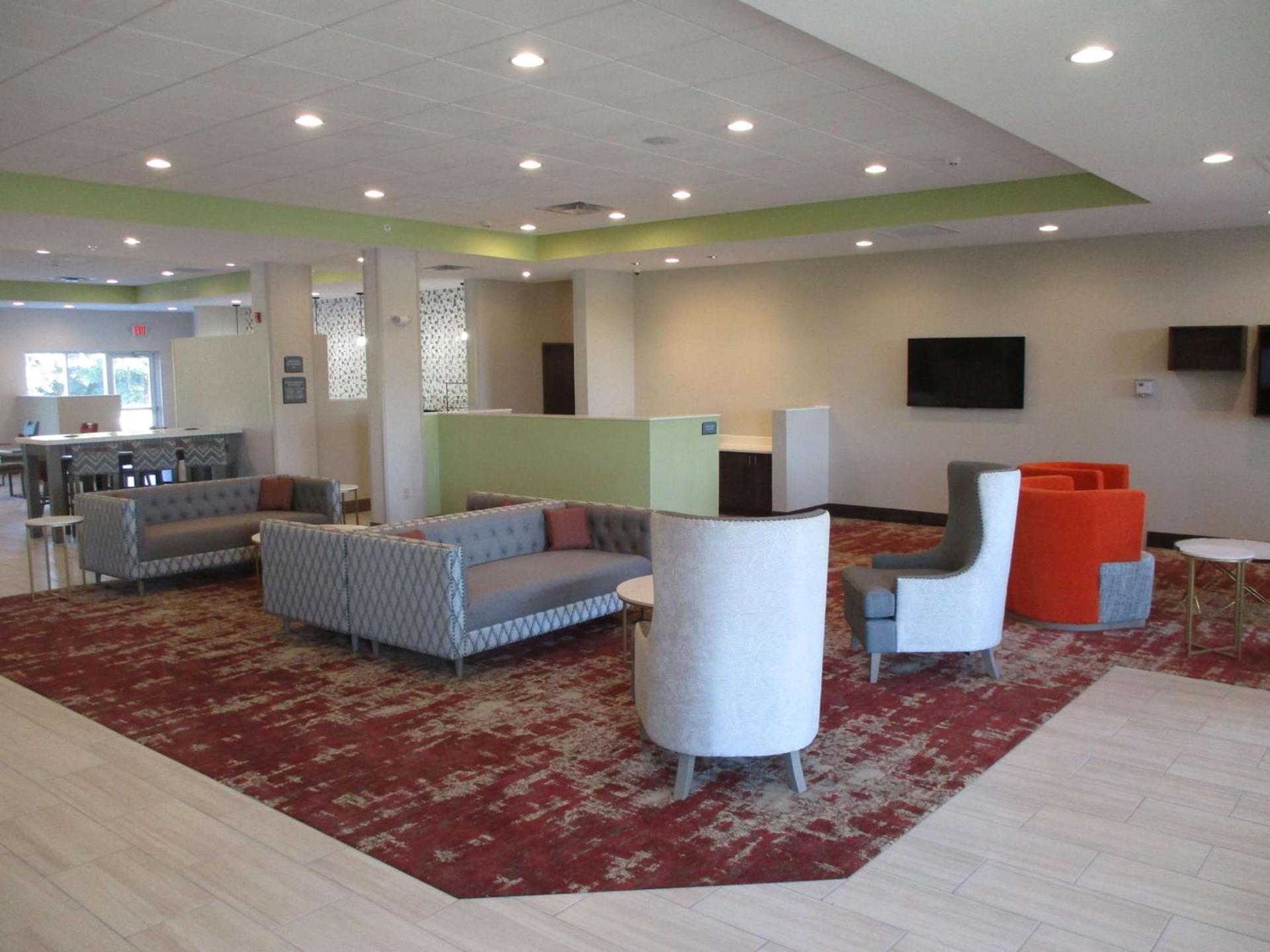 La Quinta Inn & Suites by Wyndham Jackson-Cape Girardeau photo 36