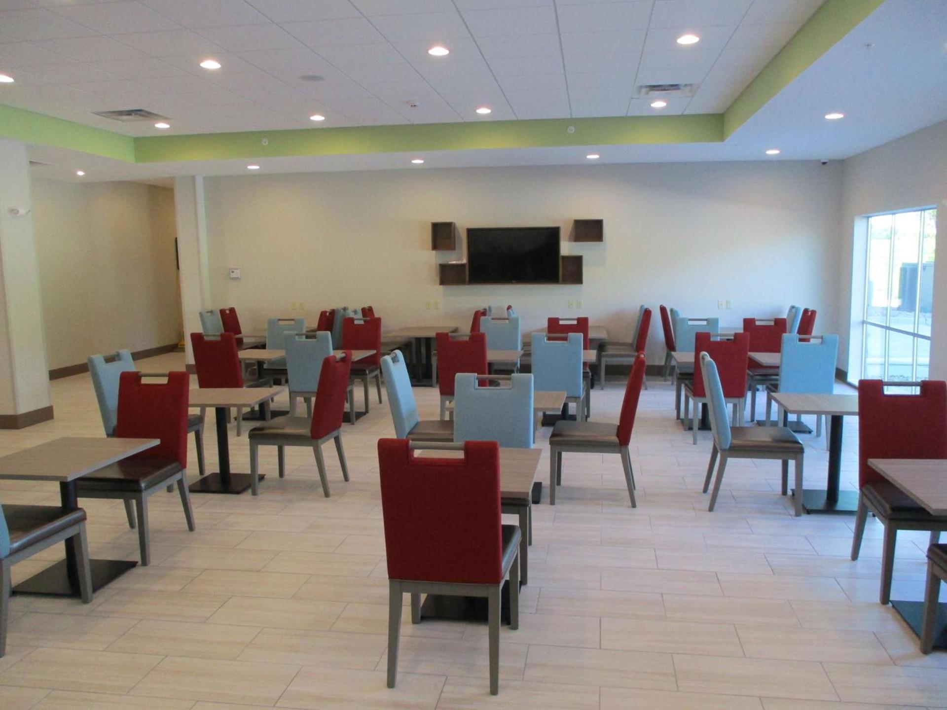 La Quinta Inn & Suites by Wyndham Jackson-Cape Girardeau photo 45