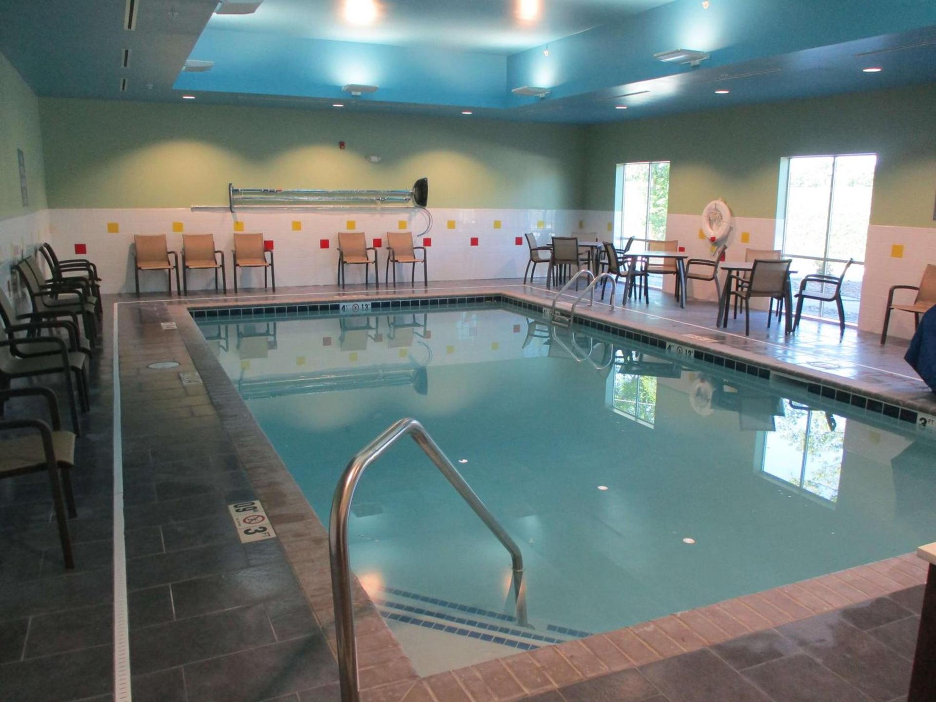 La Quinta Inn & Suites by Wyndham Jackson-Cape Girardeau photo 48