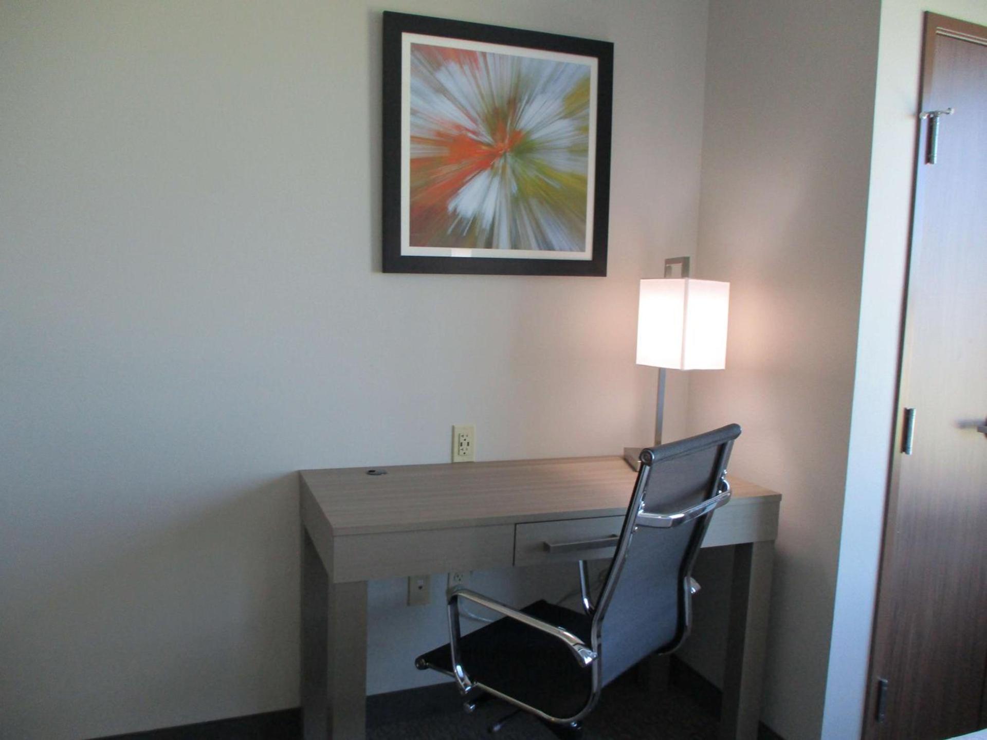 La Quinta Inn & Suites by Wyndham Jackson-Cape Girardeau photo 54