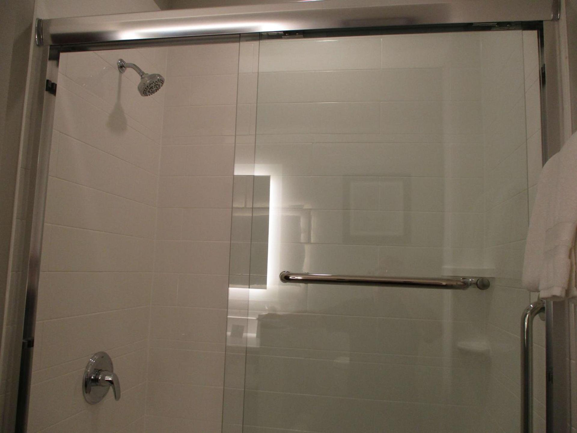 La Quinta Inn & Suites by Wyndham Jackson-Cape Girardeau photo 57