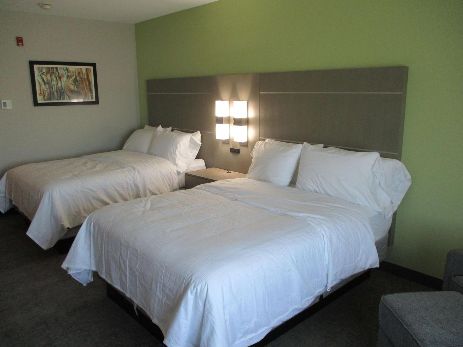 La Quinta Inn & Suites by Wyndham Jackson-Cape Girardeau photo 41