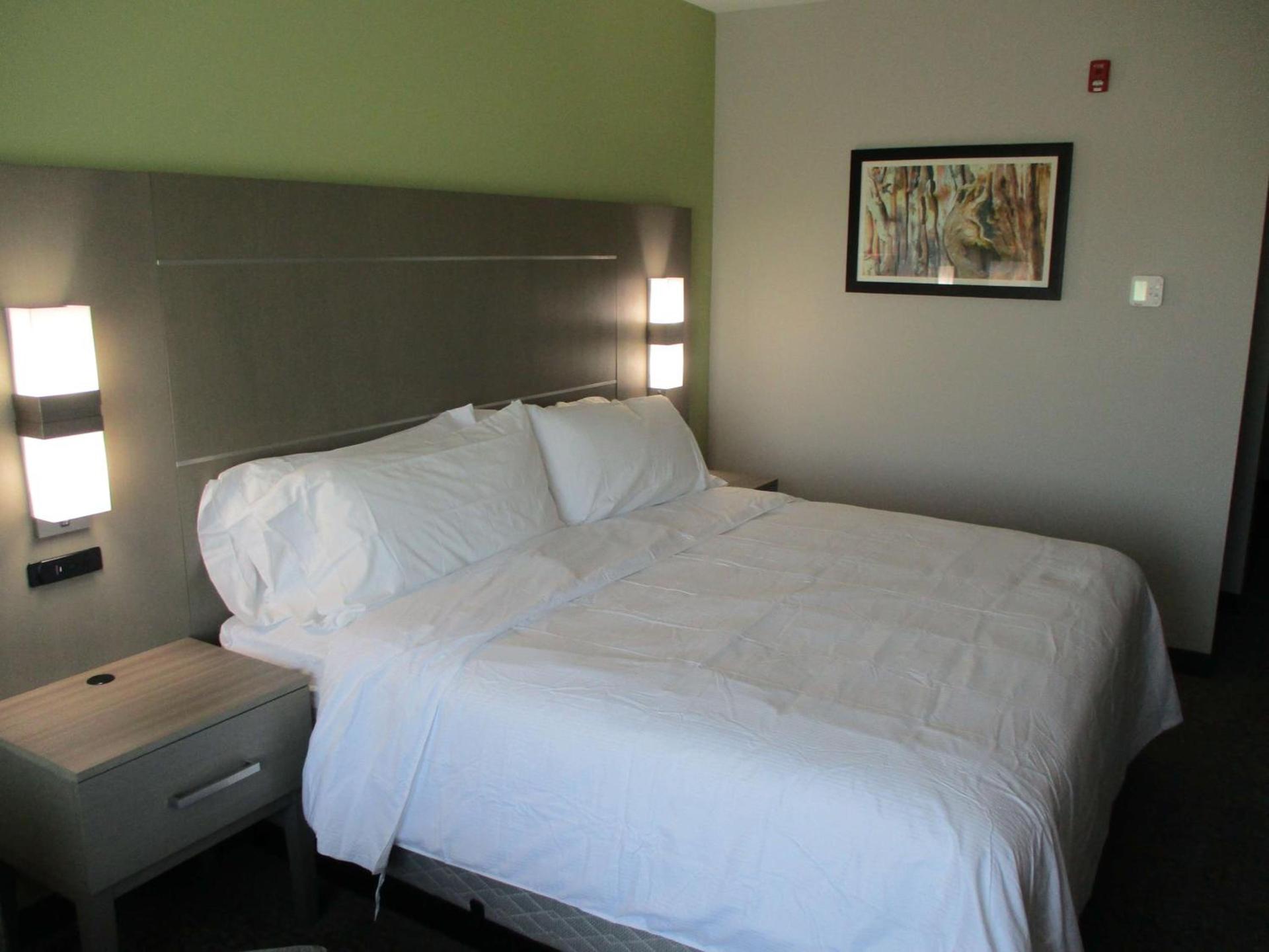 La Quinta Inn & Suites by Wyndham Jackson-Cape Girardeau photo 42