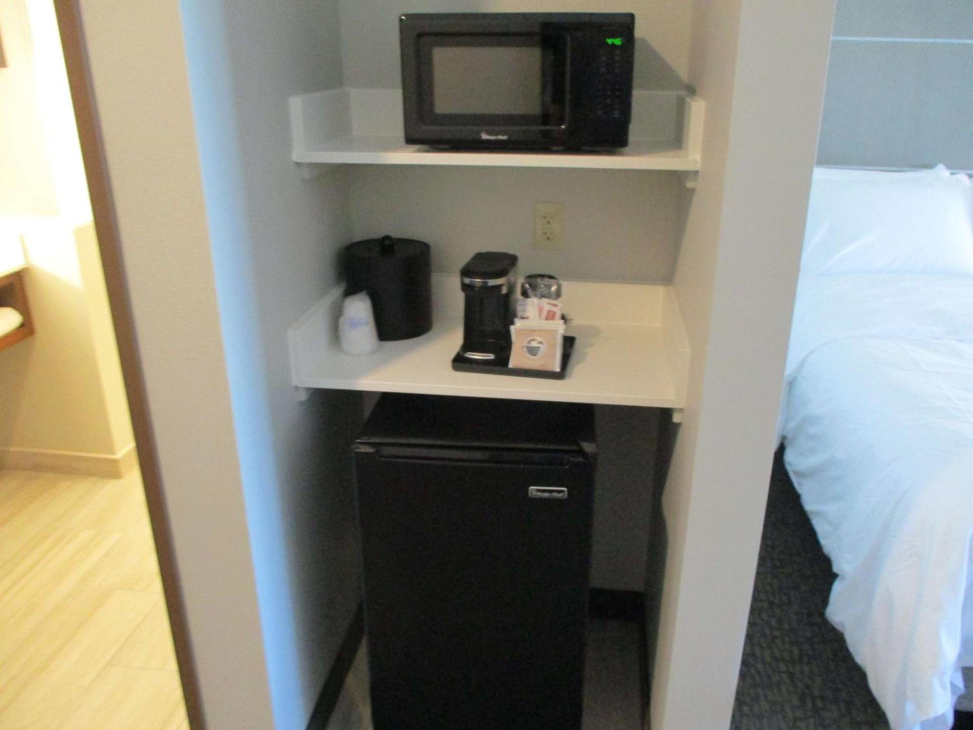 La Quinta Inn & Suites by Wyndham Jackson-Cape Girardeau photo 43