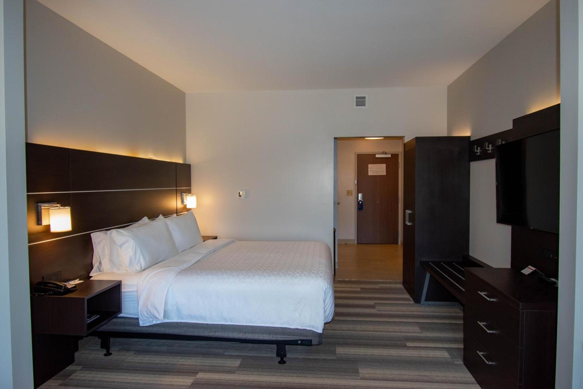 Holiday Inn Express & Suites Tonawanda - Buffalo Area by IHG photo 38
