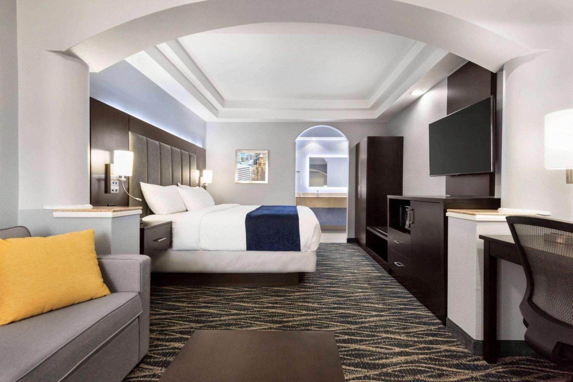 Days Inn & Suites by Wyndham Houston Hobby Airport photo 31